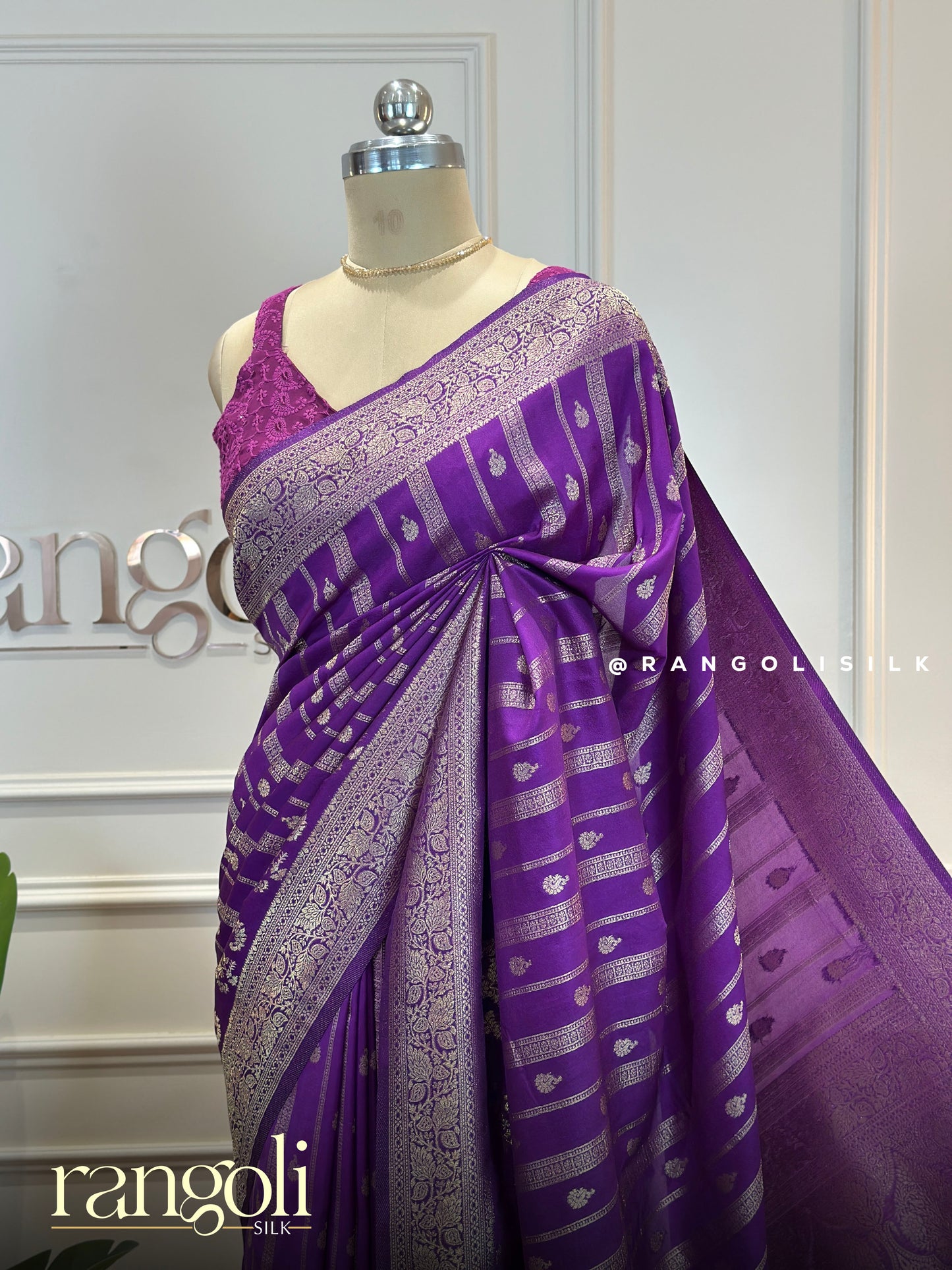 Elegant Banaras Saree with Floral Vine Patterns, Rich Pallu & Woven Border - Post 916