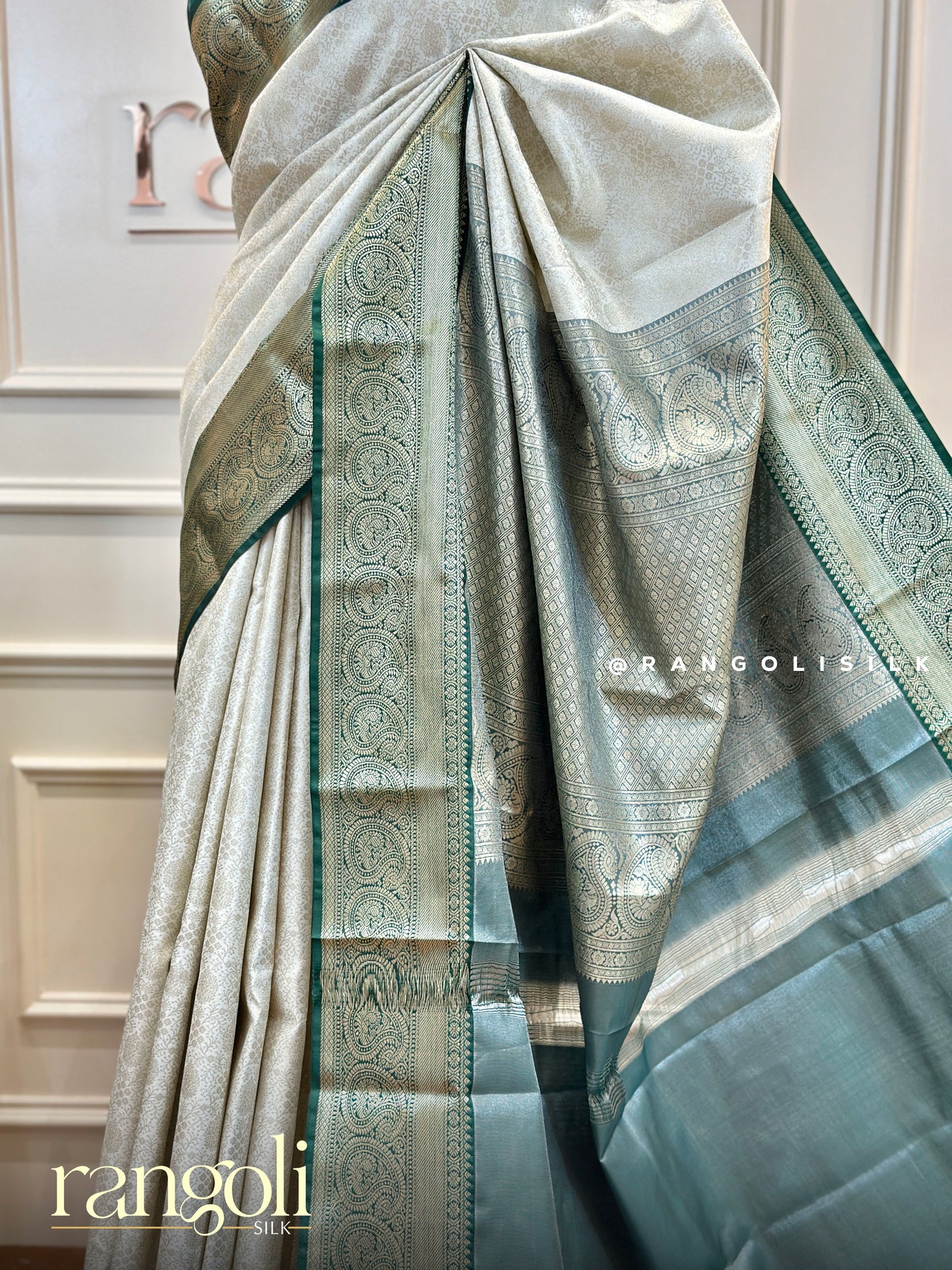 Kanjivaram Silk Saree in Striking Contrast Shades with Zari Detailing - Post 479