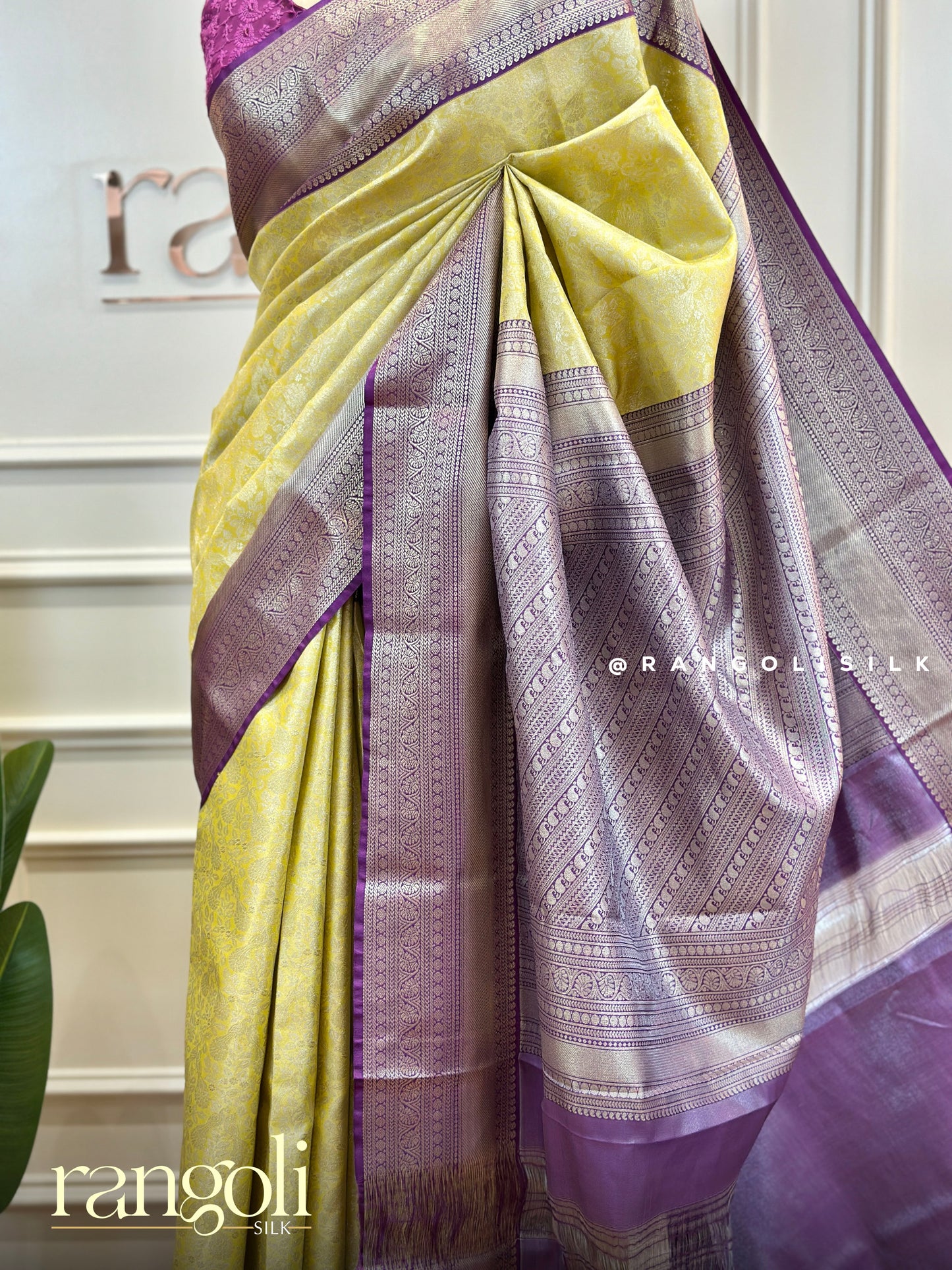 Kanjivaram Silk Saree in Striking Contrast Shades with Zari Detailing - Post 479
