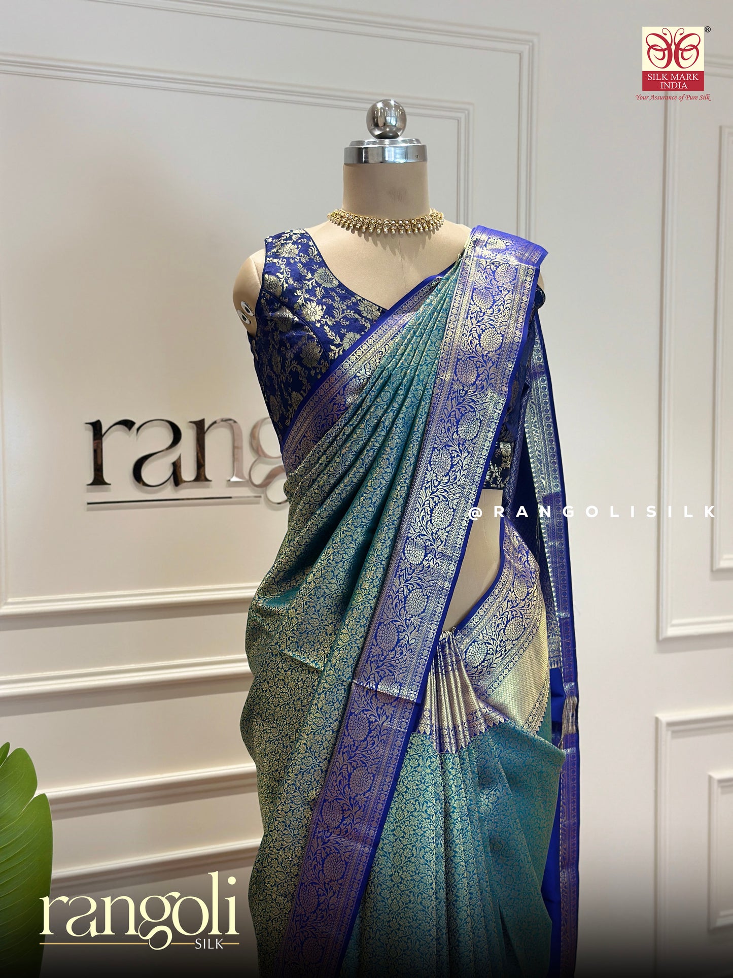 Pure Kanjivaram Silk Saree with Rich Zari Pallu and Intricate Weaving - Post 404