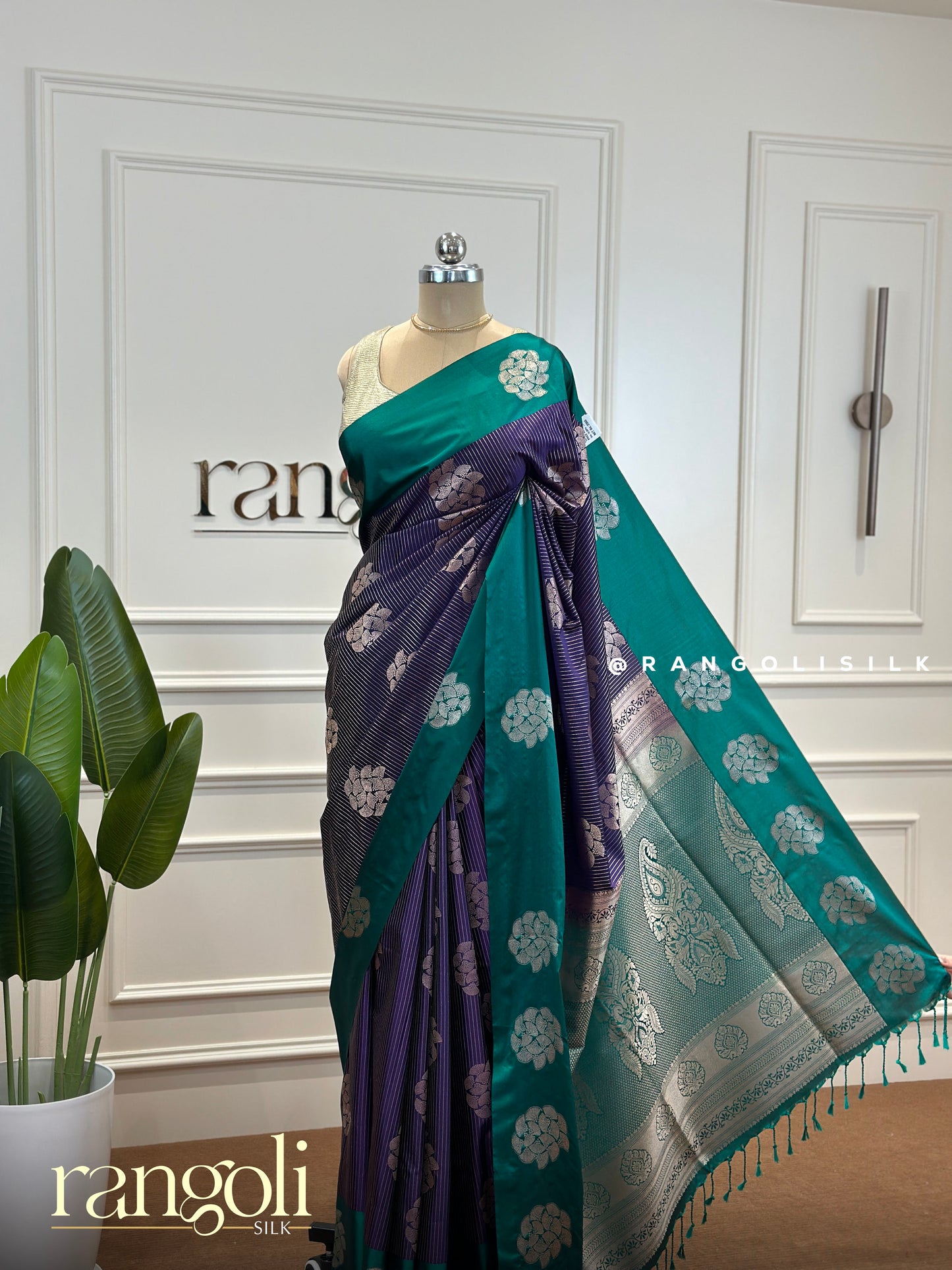 Soft Silk Sarees with Bold Contrasts and Rich Zari Pallu - 405