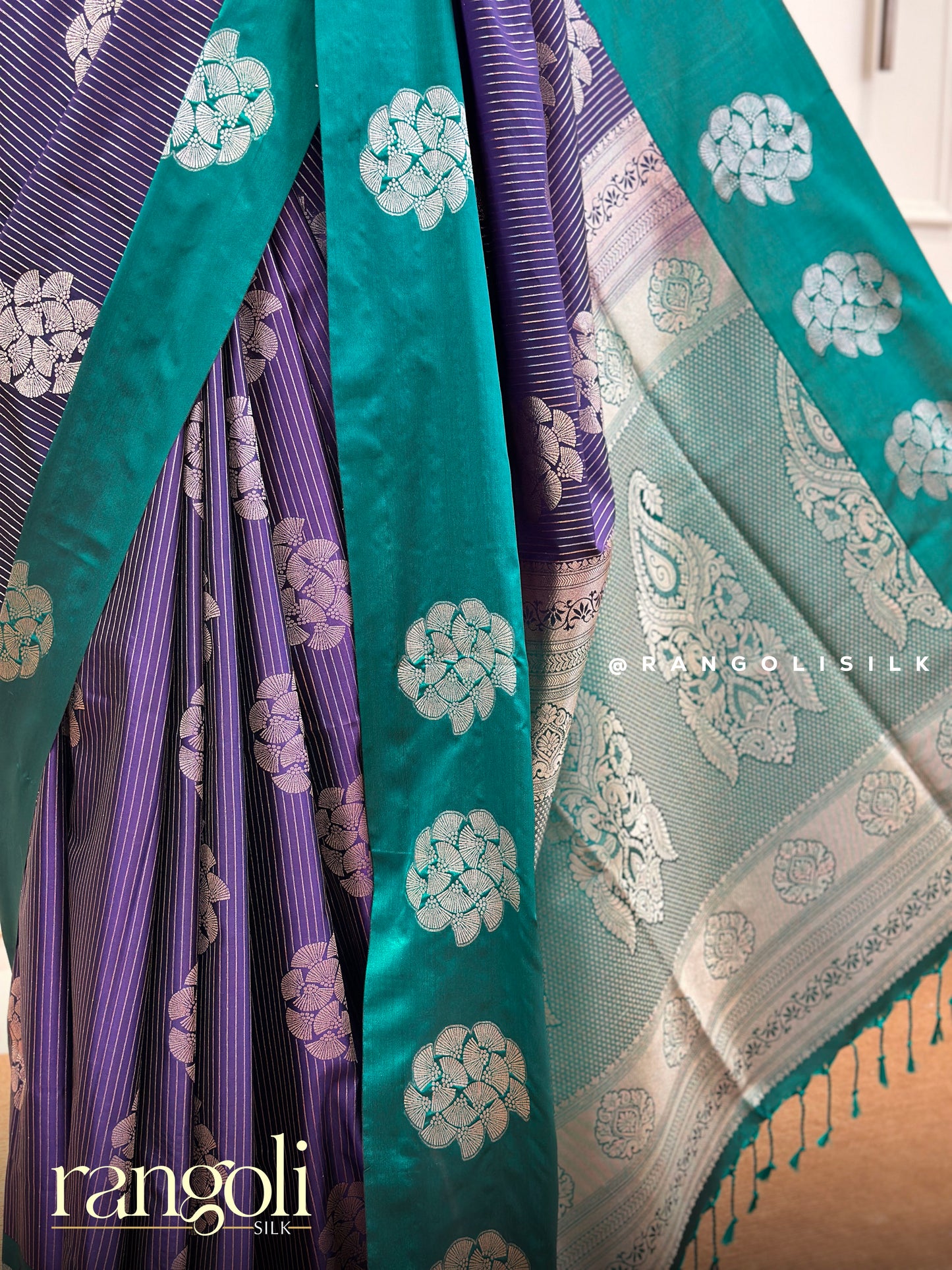 Soft Silk Sarees with Bold Contrasts and Rich Zari Pallu - 405