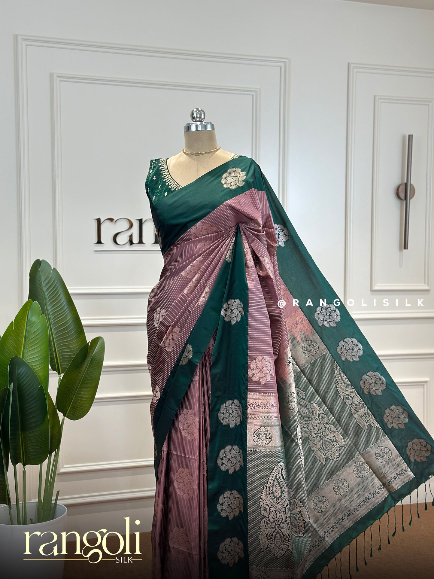 Soft Silk Sarees with Bold Contrasts and Rich Zari Pallu - 405