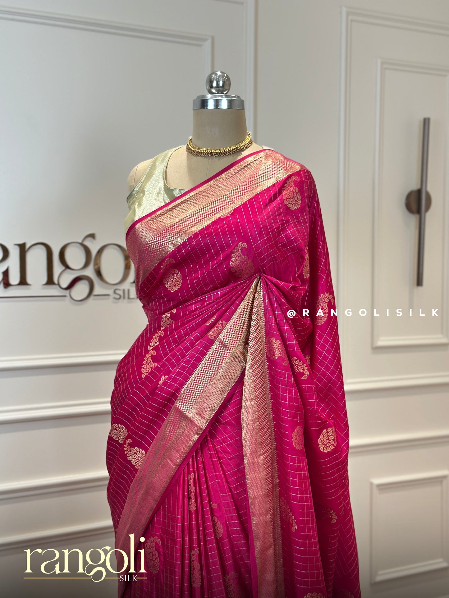 Elegant Soft Silk Saree with Classic Checks & Rich Pallu - Post 409