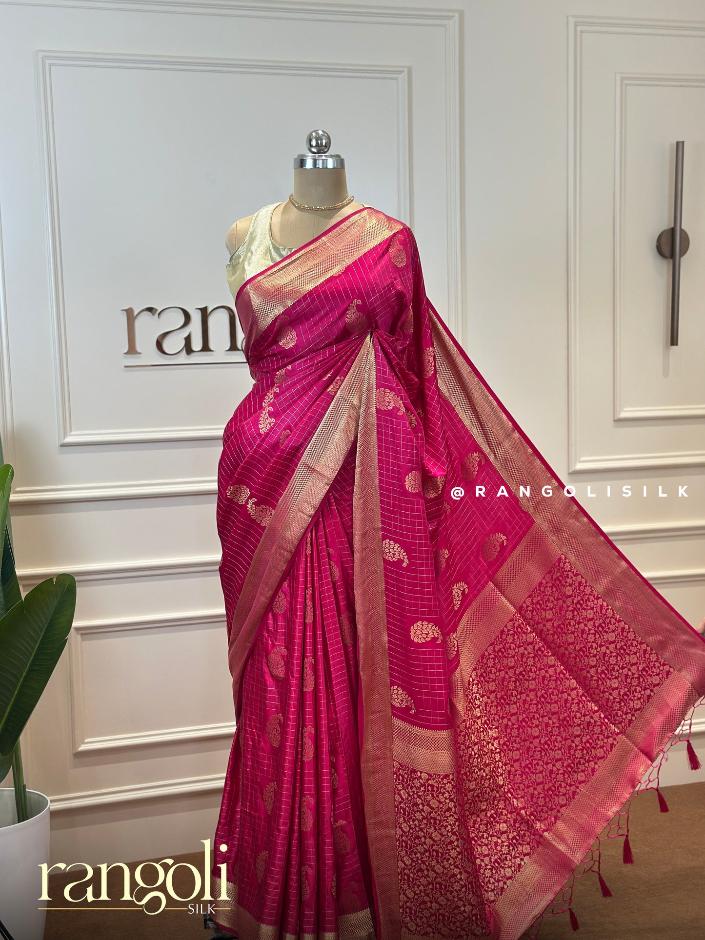 Elegant Soft Silk Saree with Classic Checks & Rich Pallu - Post 409