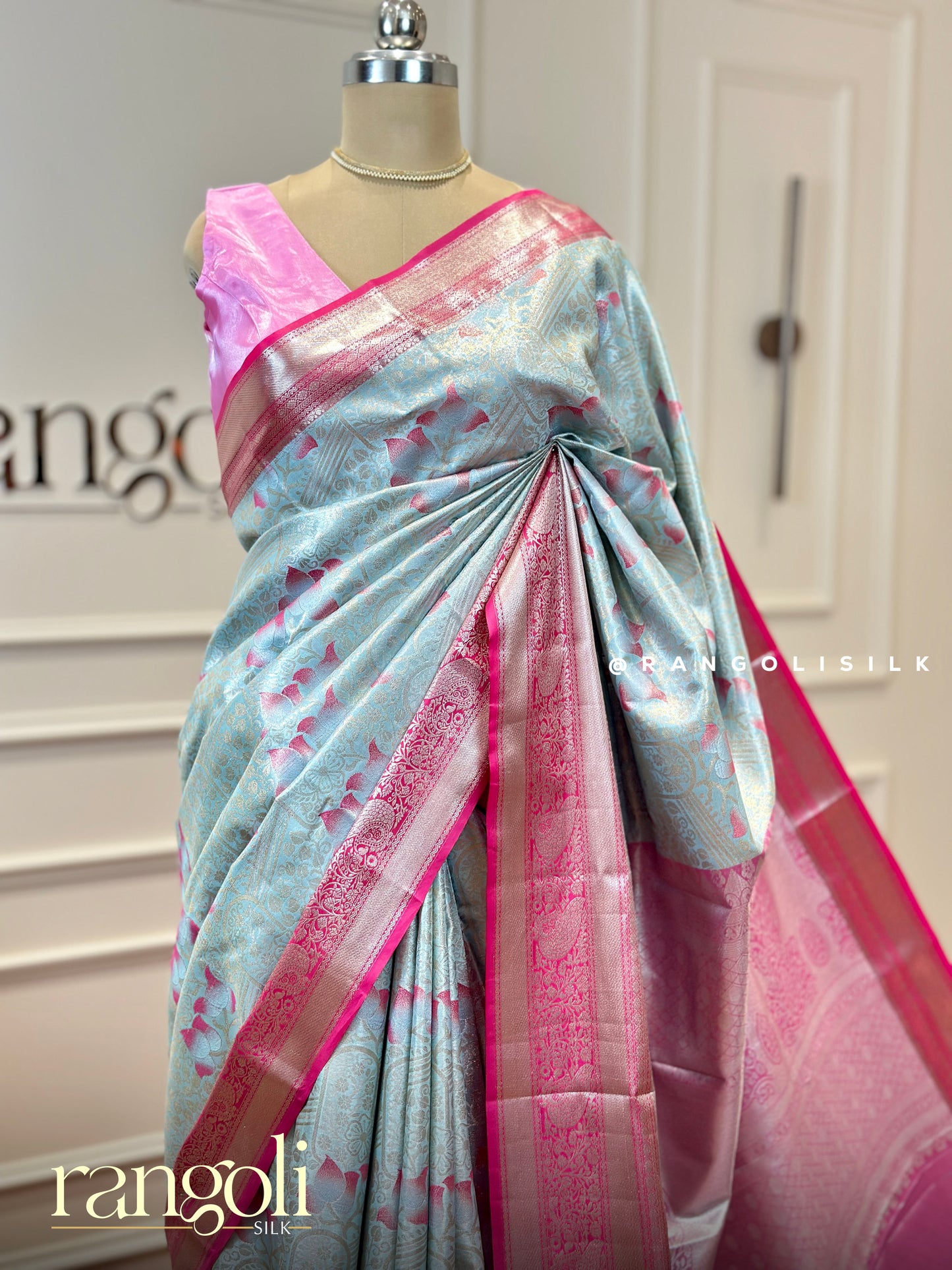 Tissue Silk Saree with Detailed Floral Design & Rich Pallu - Post 424