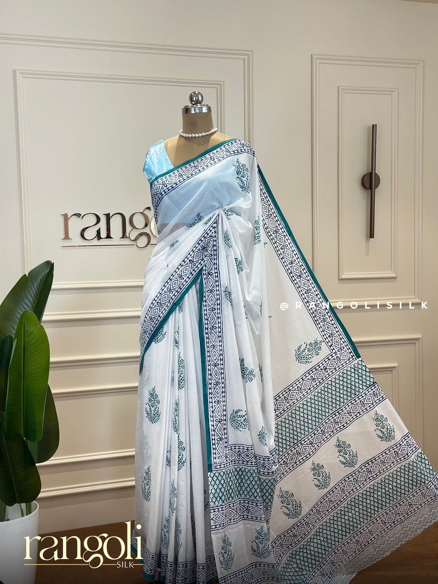Elegant White Cotton Saree – Lightweight & Breathable Comfort - Post 429