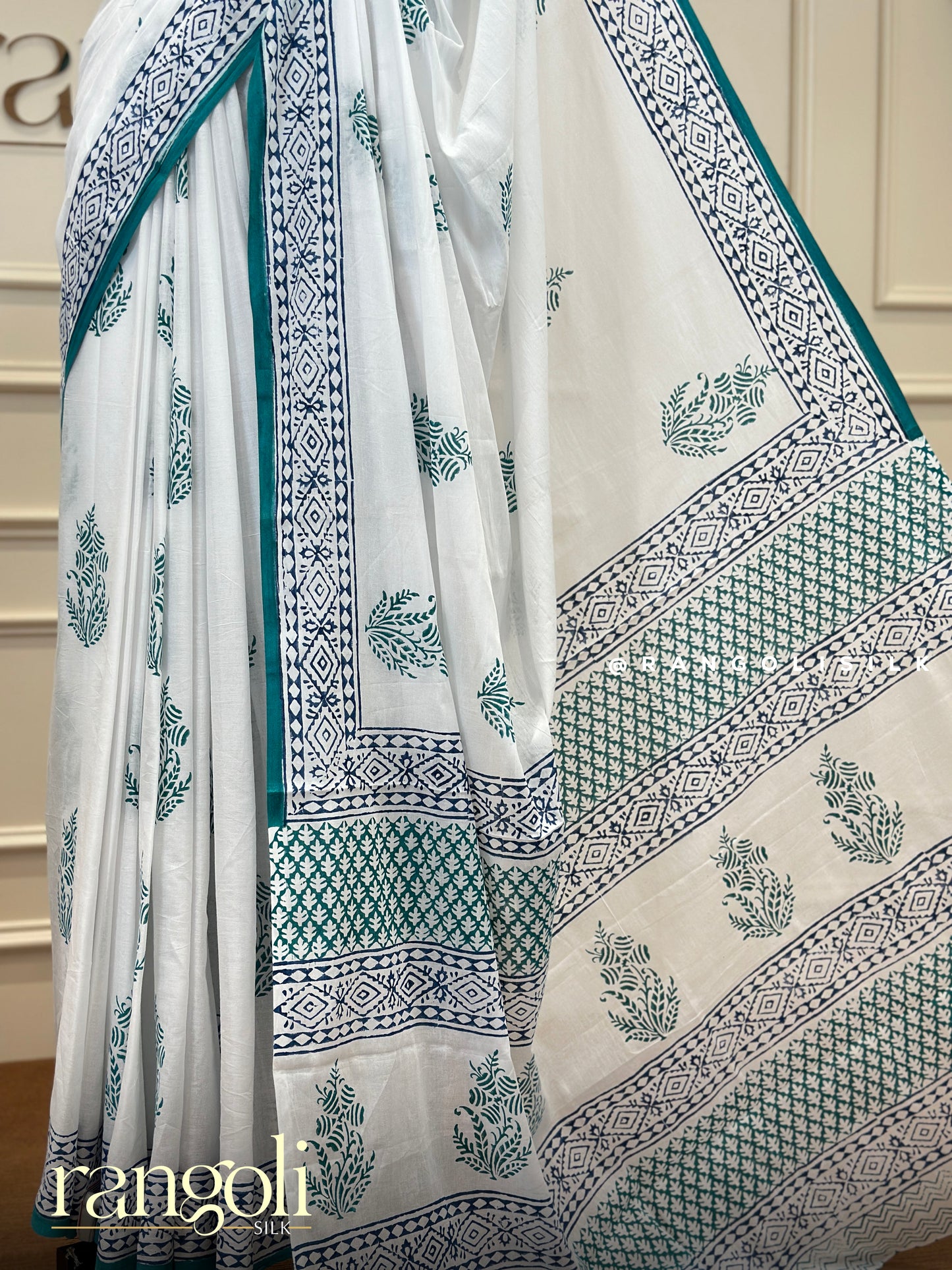 Elegant White Cotton Saree – Lightweight & Breathable Comfort - Post 429