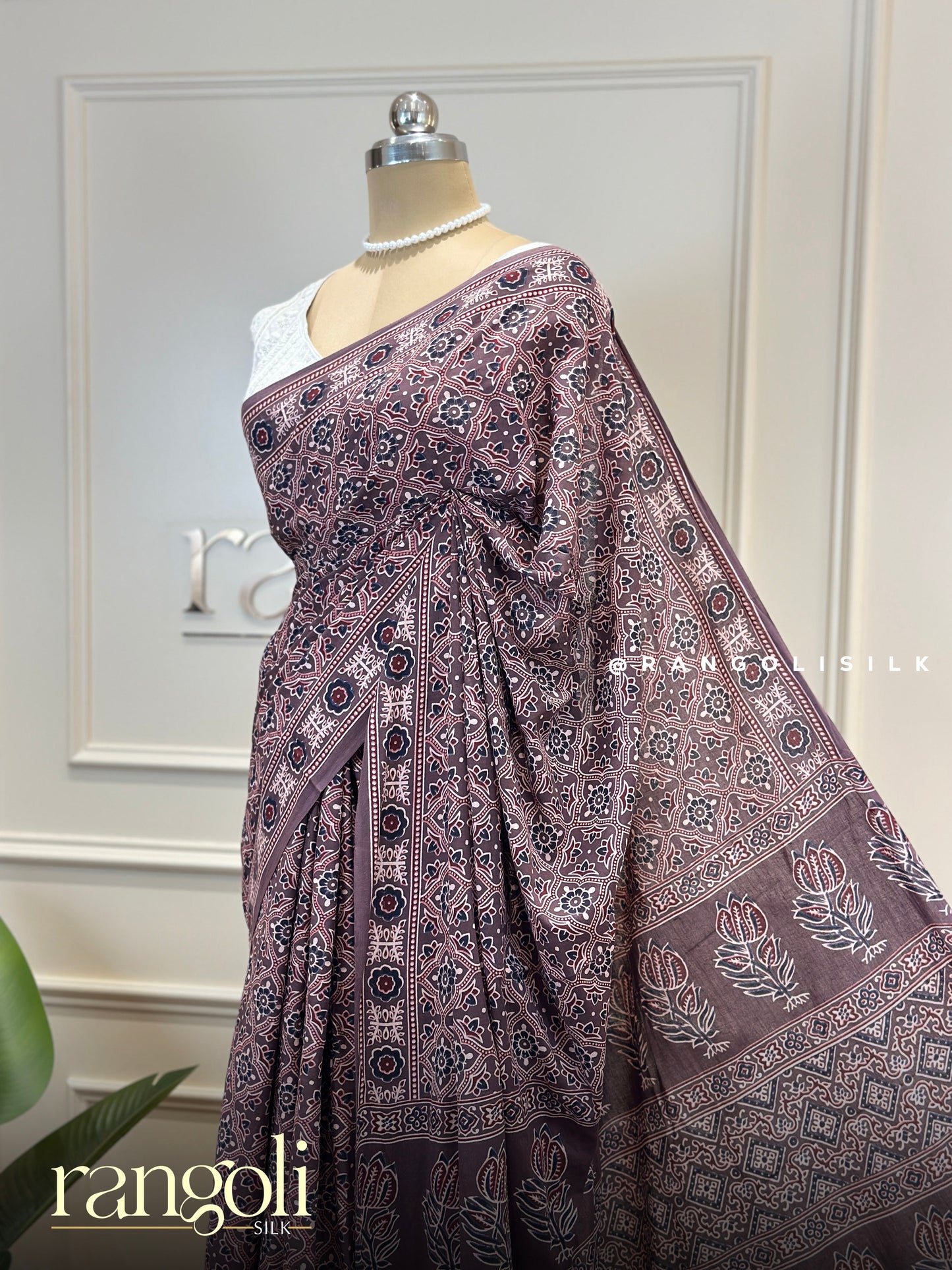 Elegant Mix Cotton Sarees - Breathable Fabric with Vibrant Colors - Post 840