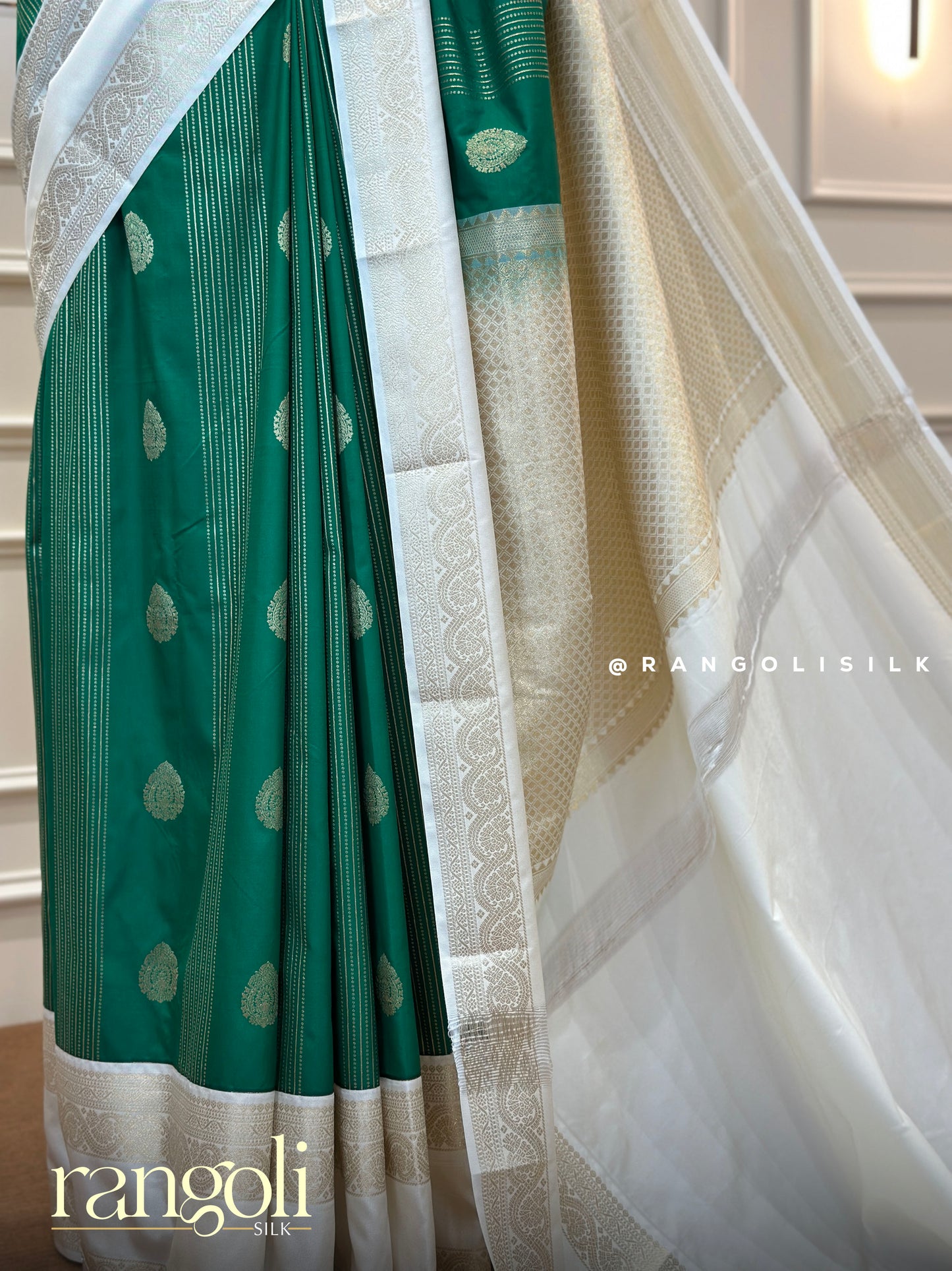 Kanjivaram Silk Saree with Zari Buttas and Elegant Borders - Post 445