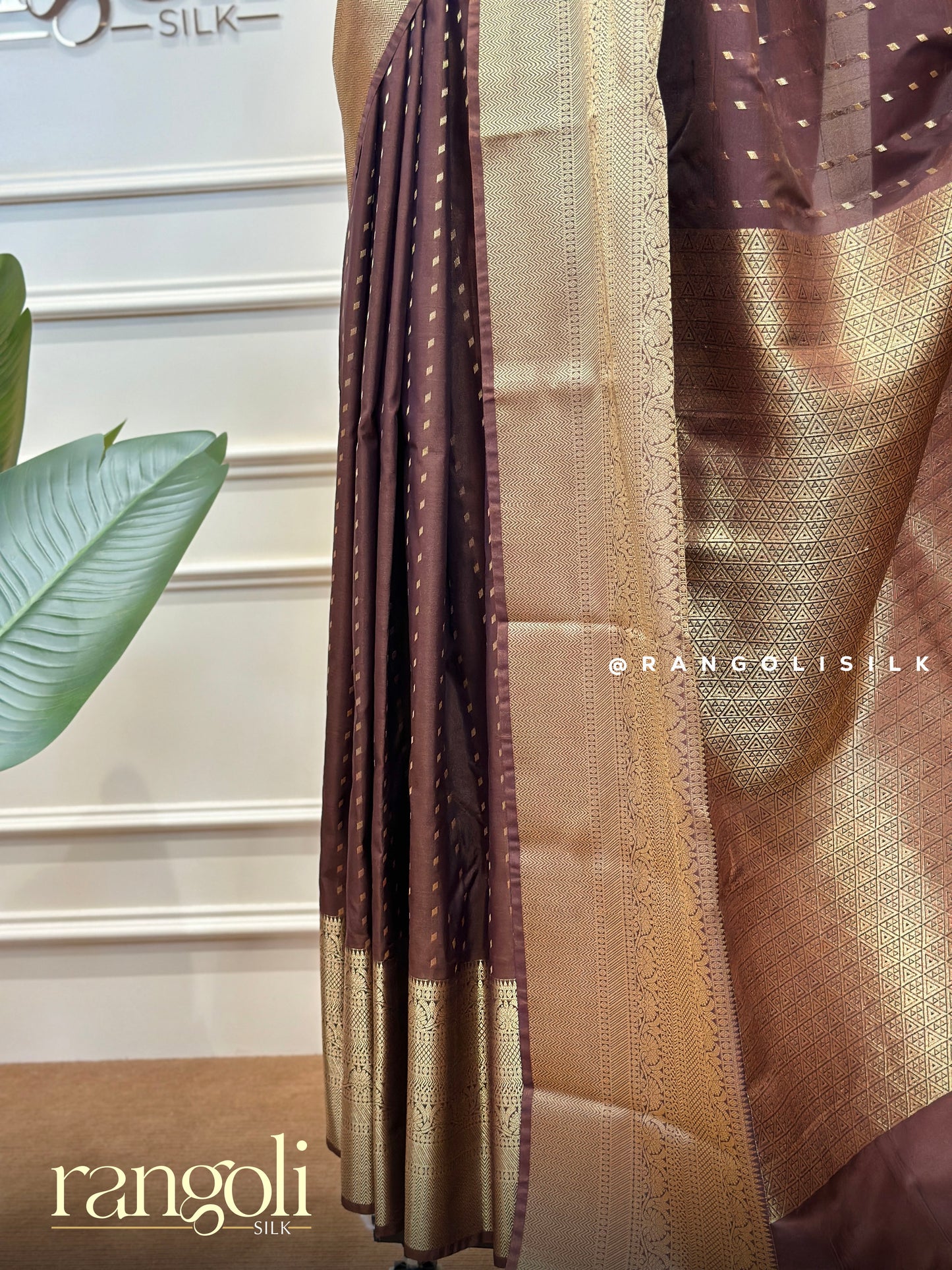 Semi Kanjivaram Silk Saree with Gold Woven Dot Motifs & Zari Border - Post 969