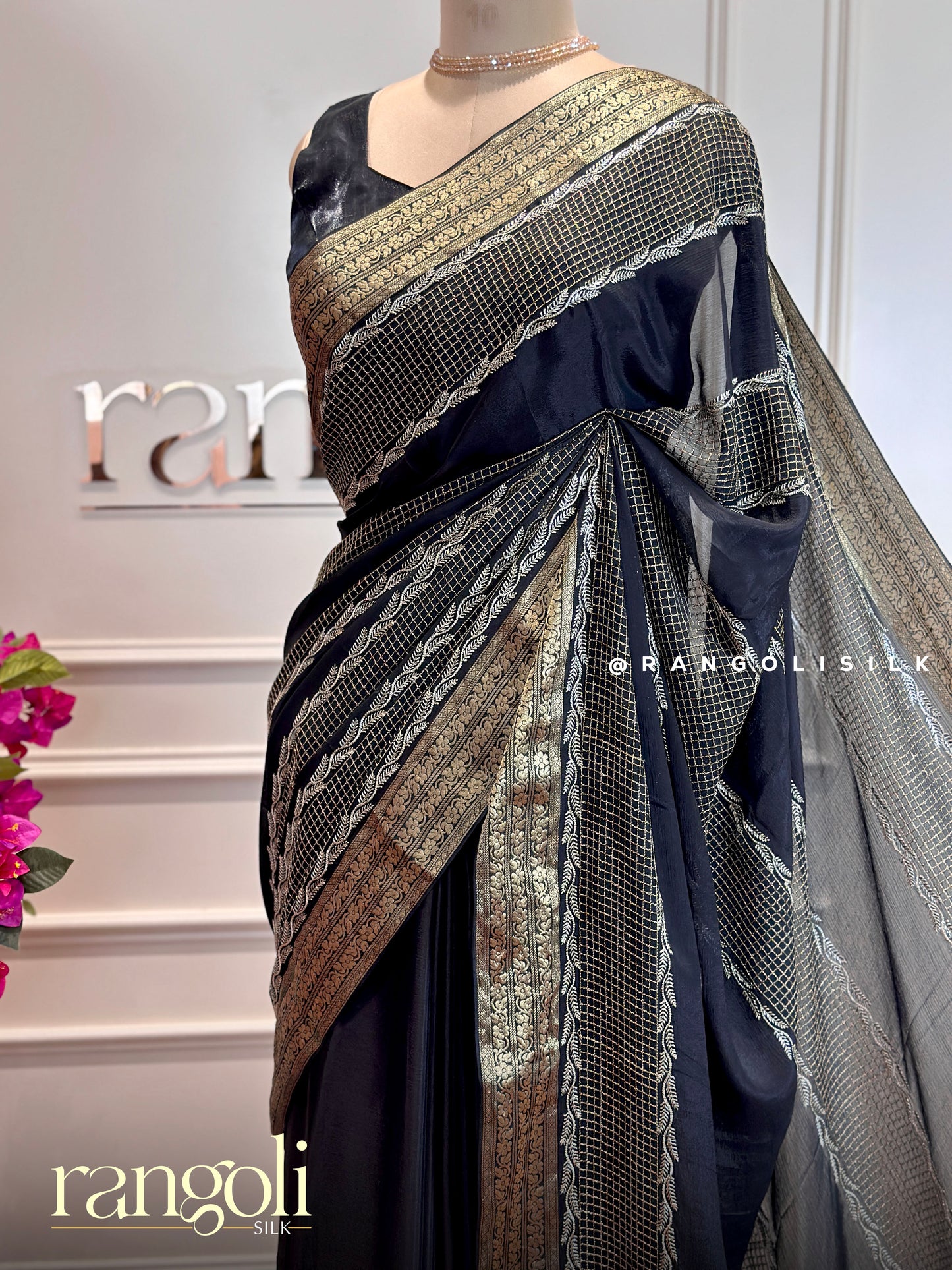 Banarasi Saree with Zari Borders & Delicate Woven Detailing - Post 461