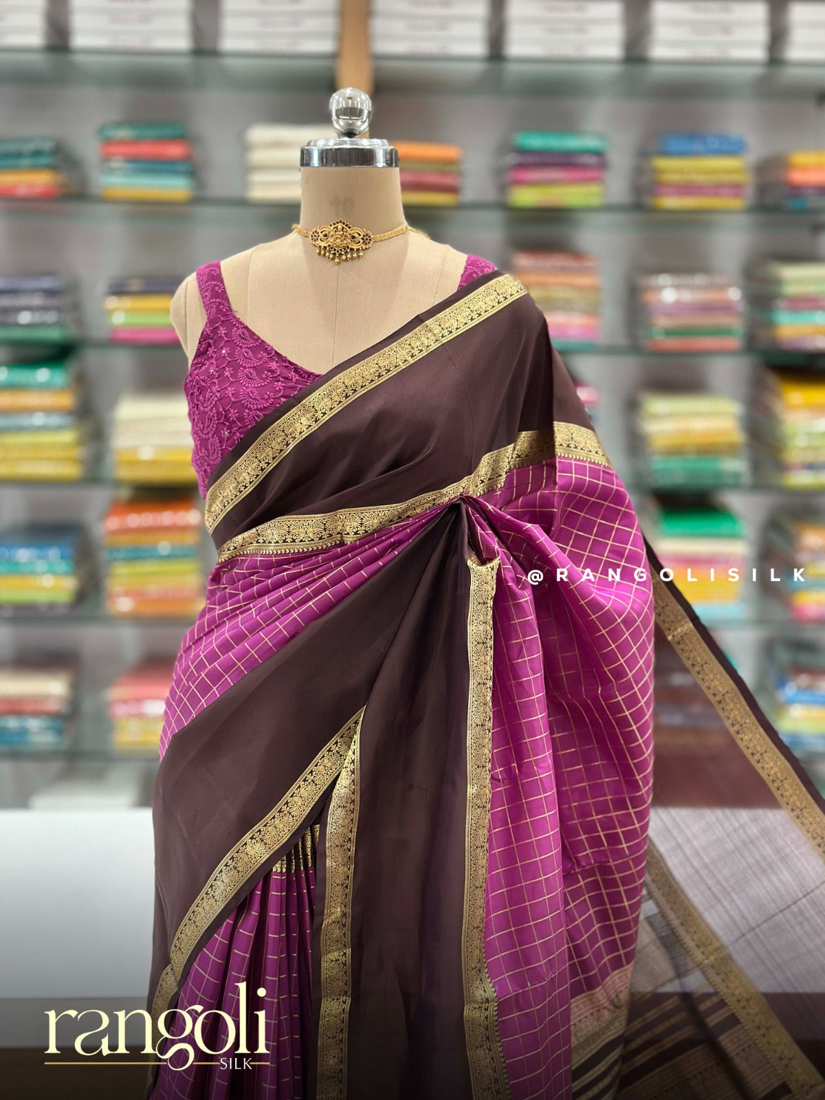Traditional Kanjivaram Silk Saree with Zari Checks - Post 937