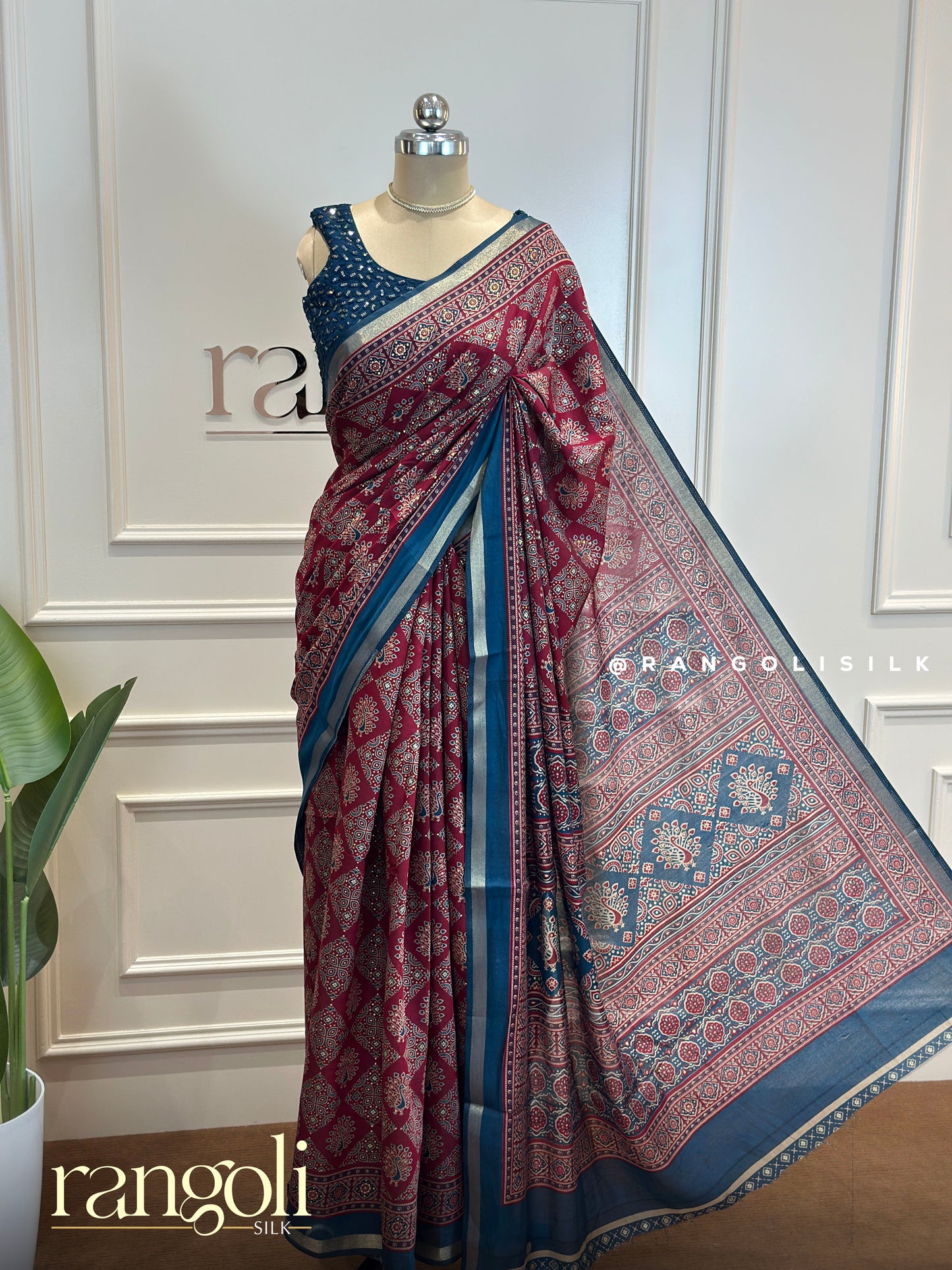 Elegant Cotton Saree with Rich Colours & Striking Contrast Border - Post 673