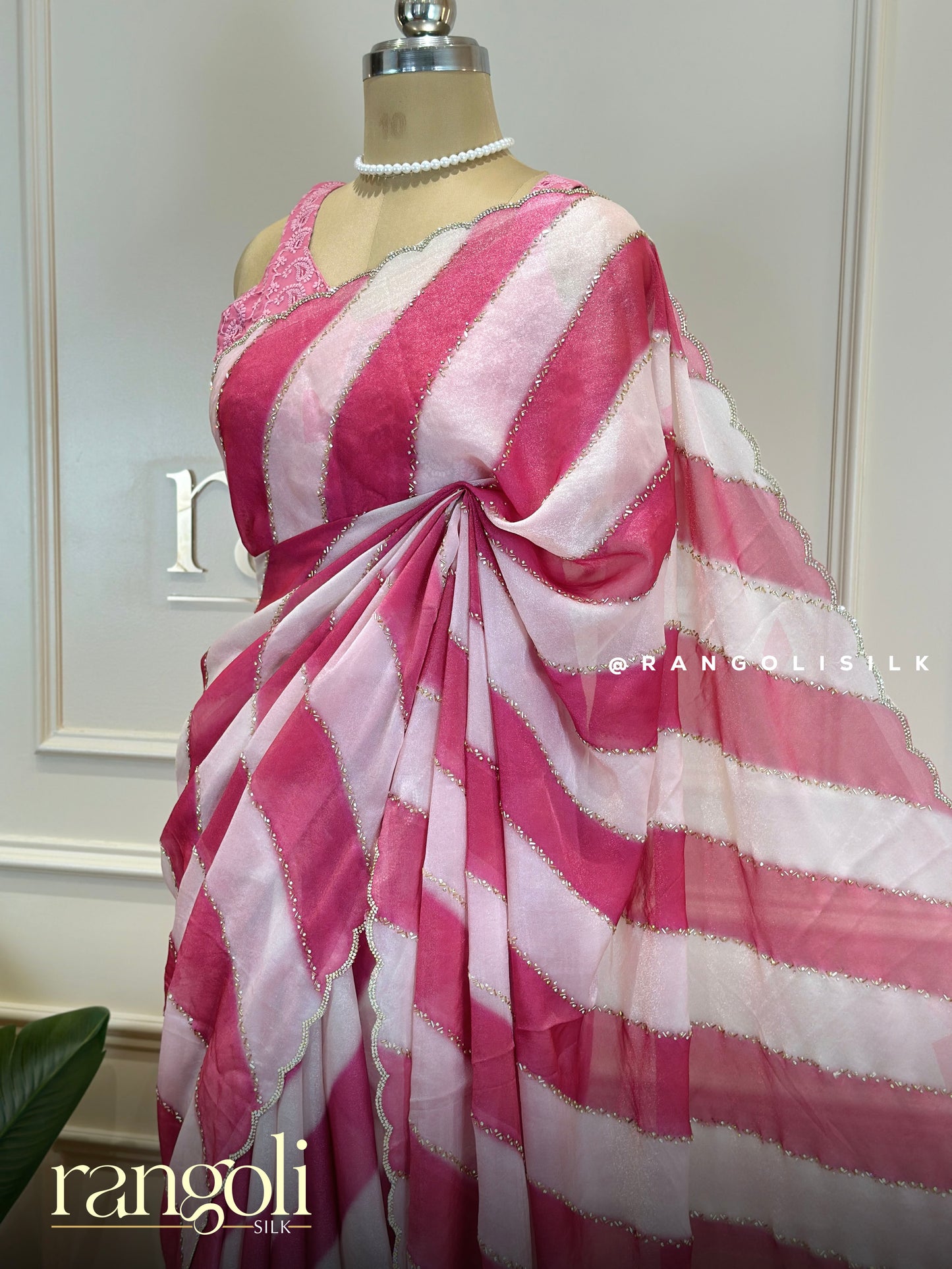 Elegant Leheriya Pattern Saree with Scallop Border & Soft Shimmer Finish - Post 758