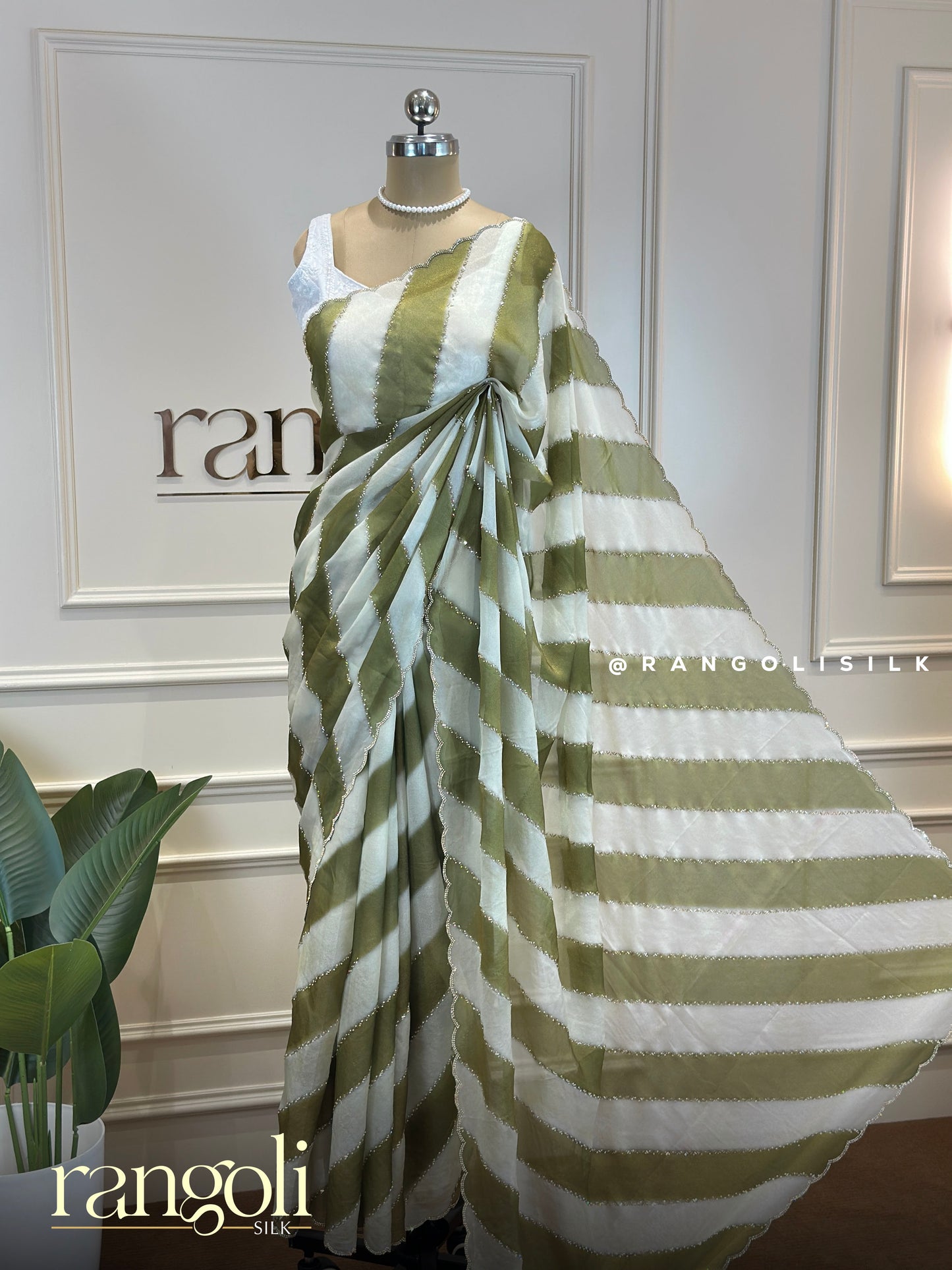 Elegant Leheriya Pattern Saree with Scallop Border & Soft Shimmer Finish - Post 758