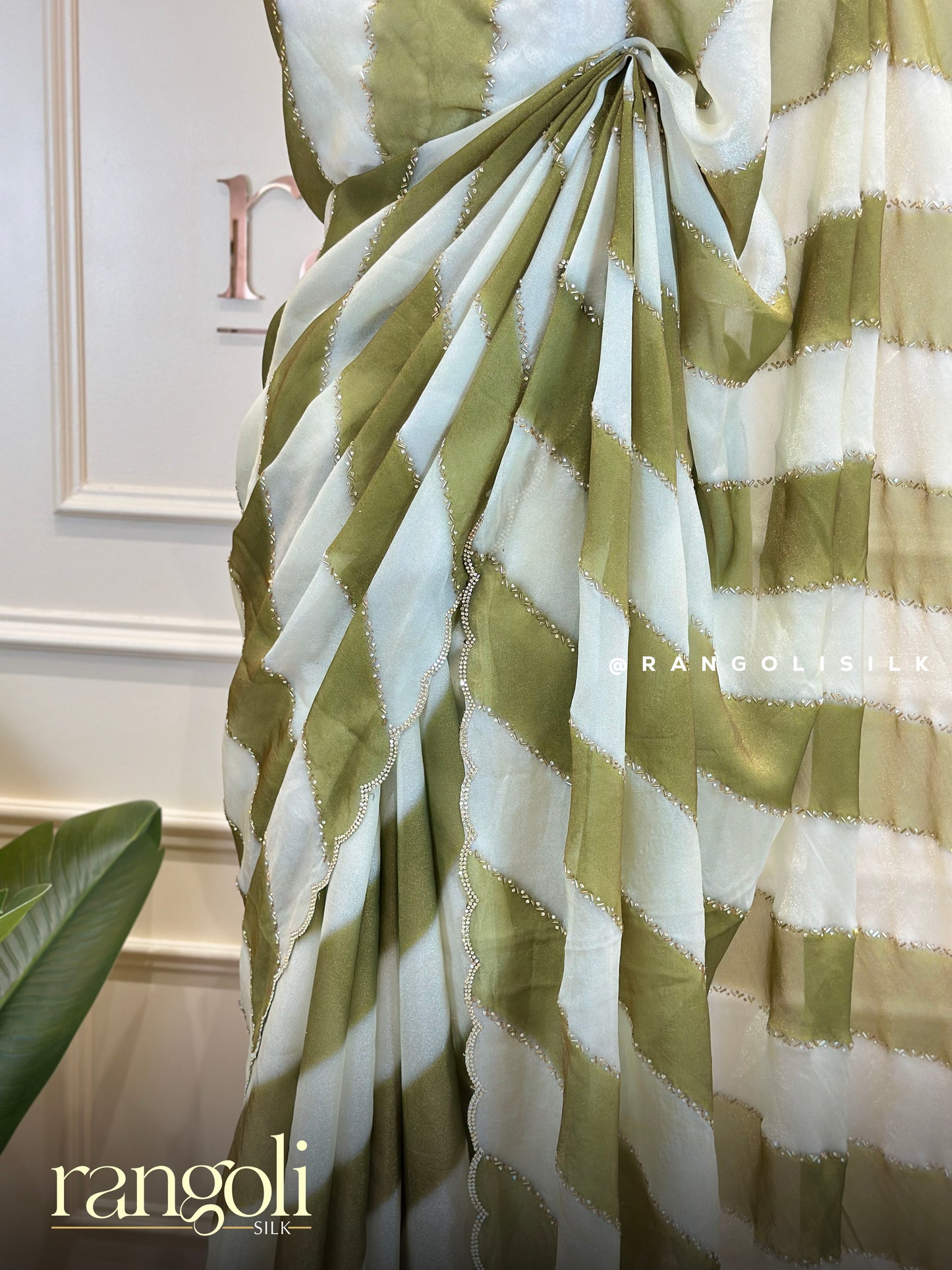 Elegant Leheriya Pattern Saree with Scallop Border & Soft Shimmer Finish - Post 758