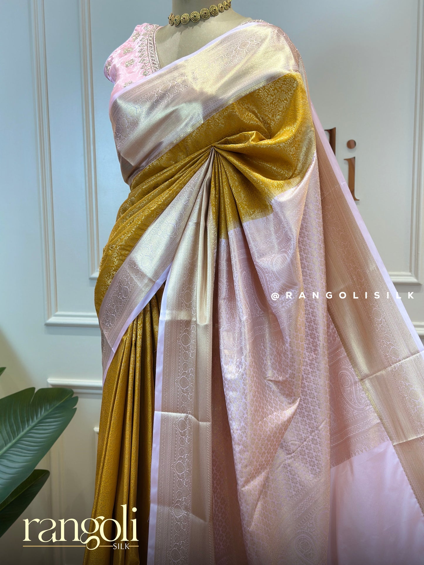 Kanjivaram Silk Saree with Rich Brocade Work and Intricate Zari Motifs - Post 677