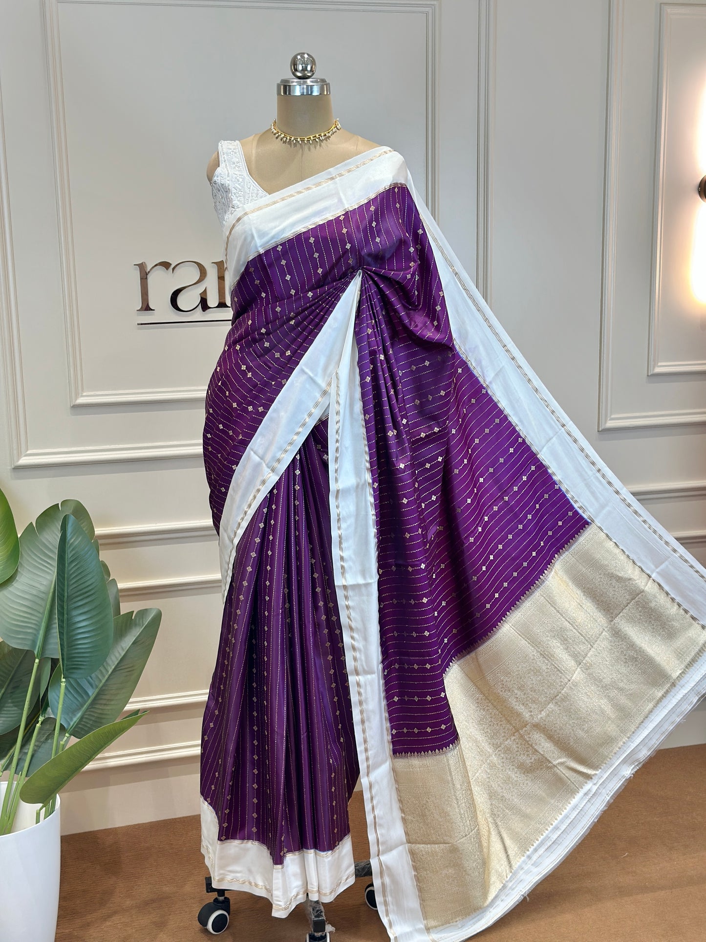Regal Banarasi Saree with Classic Zari Border - Post 757