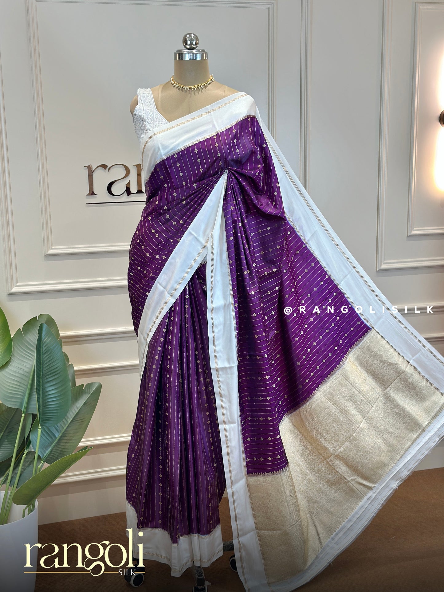 Regal Banarasi Saree with Classic Zari Border - Post 757
