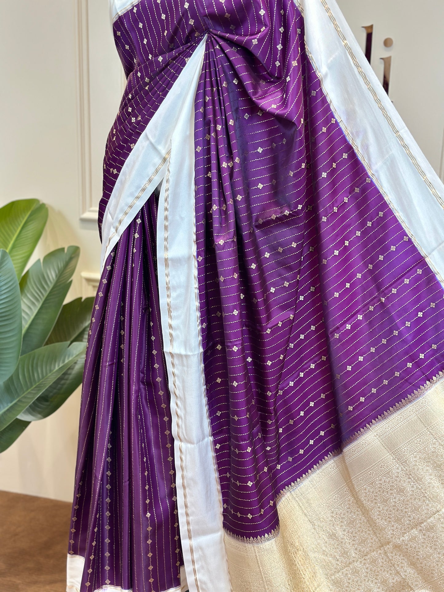 Regal Banarasi Saree with Classic Zari Border - Post 757