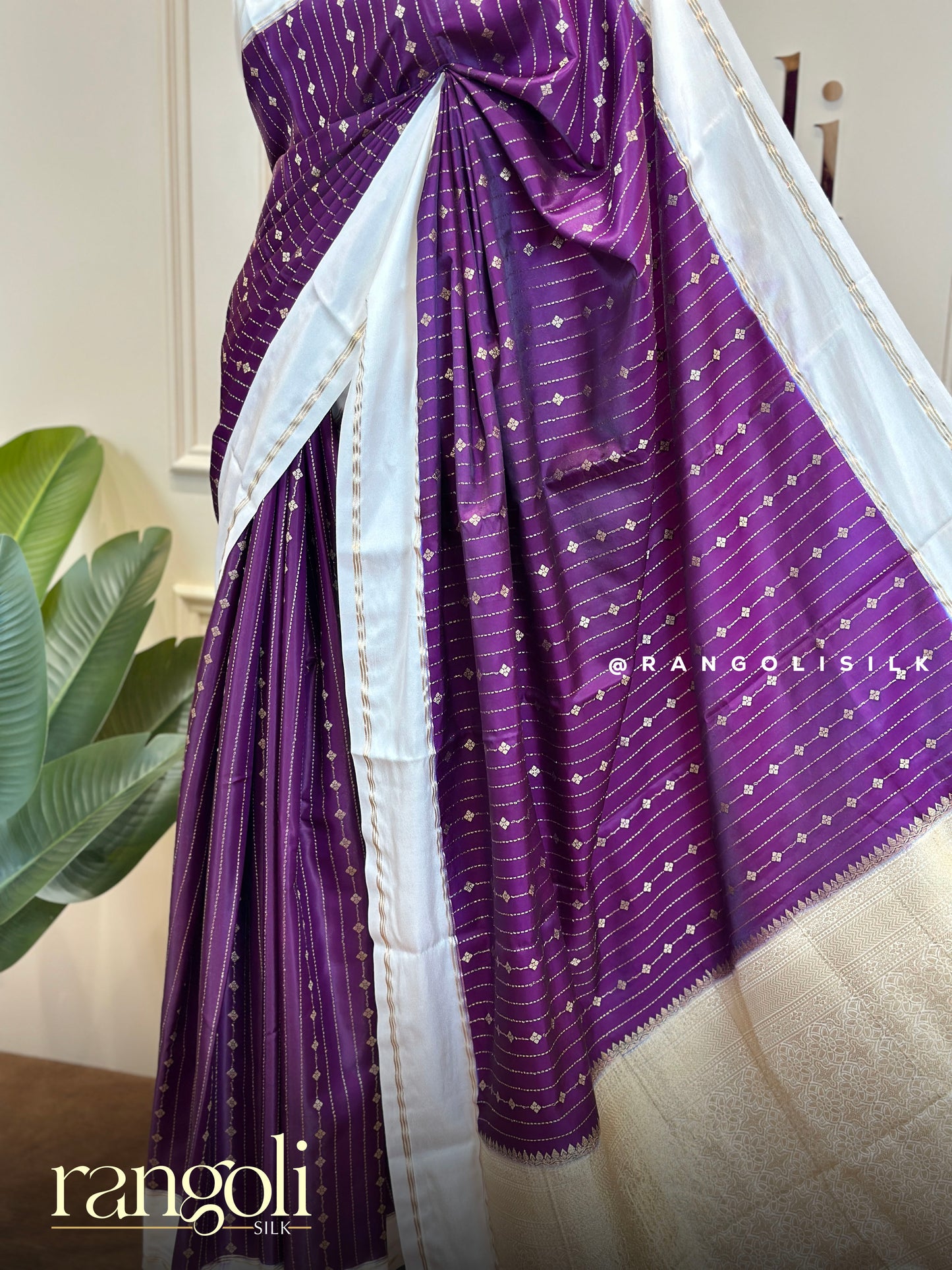 Regal Banarasi Saree with Classic Zari Border - Post 757