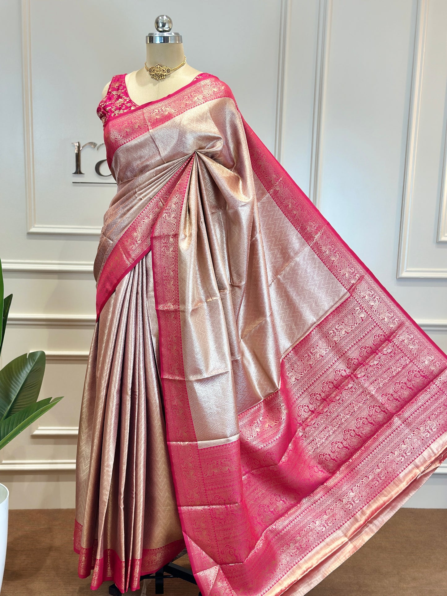 Elegant Tissue Silk Saree with Traditional Border - Post 759