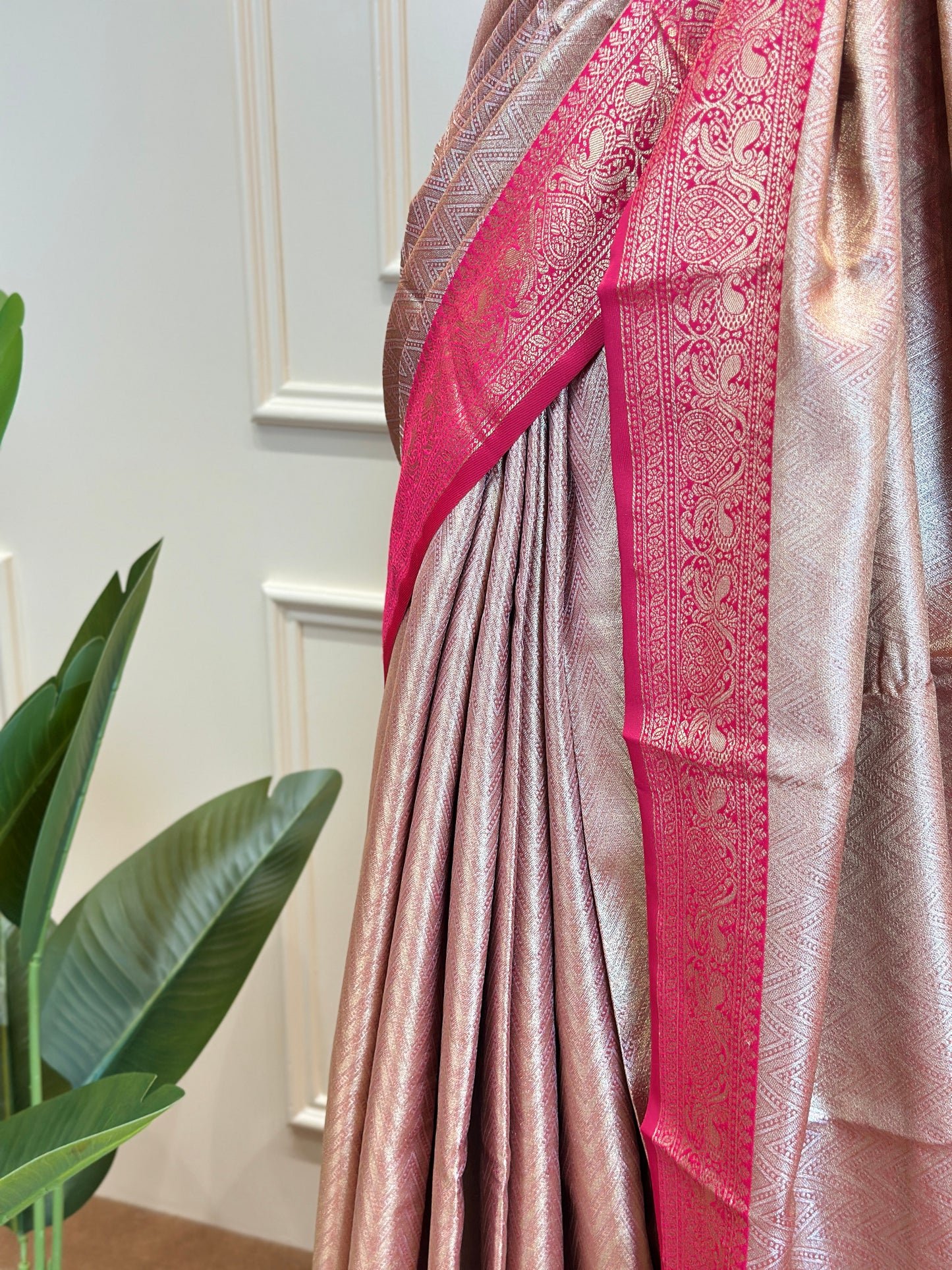 Elegant Tissue Silk Saree with Traditional Border - Post 759