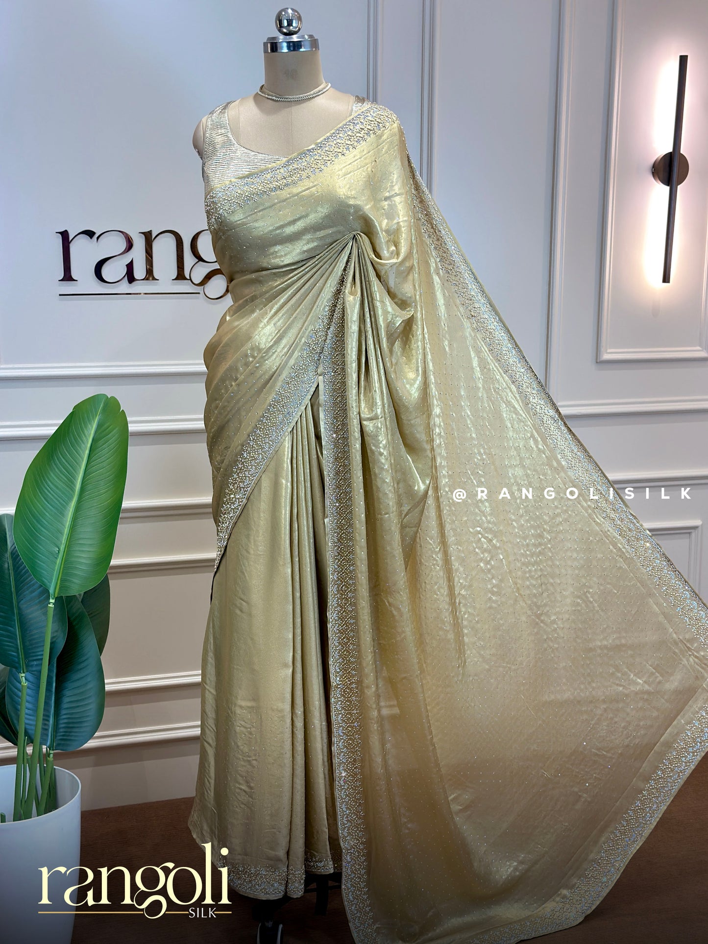 Luxury Designer Saree with Intricate Detailing - Post 762