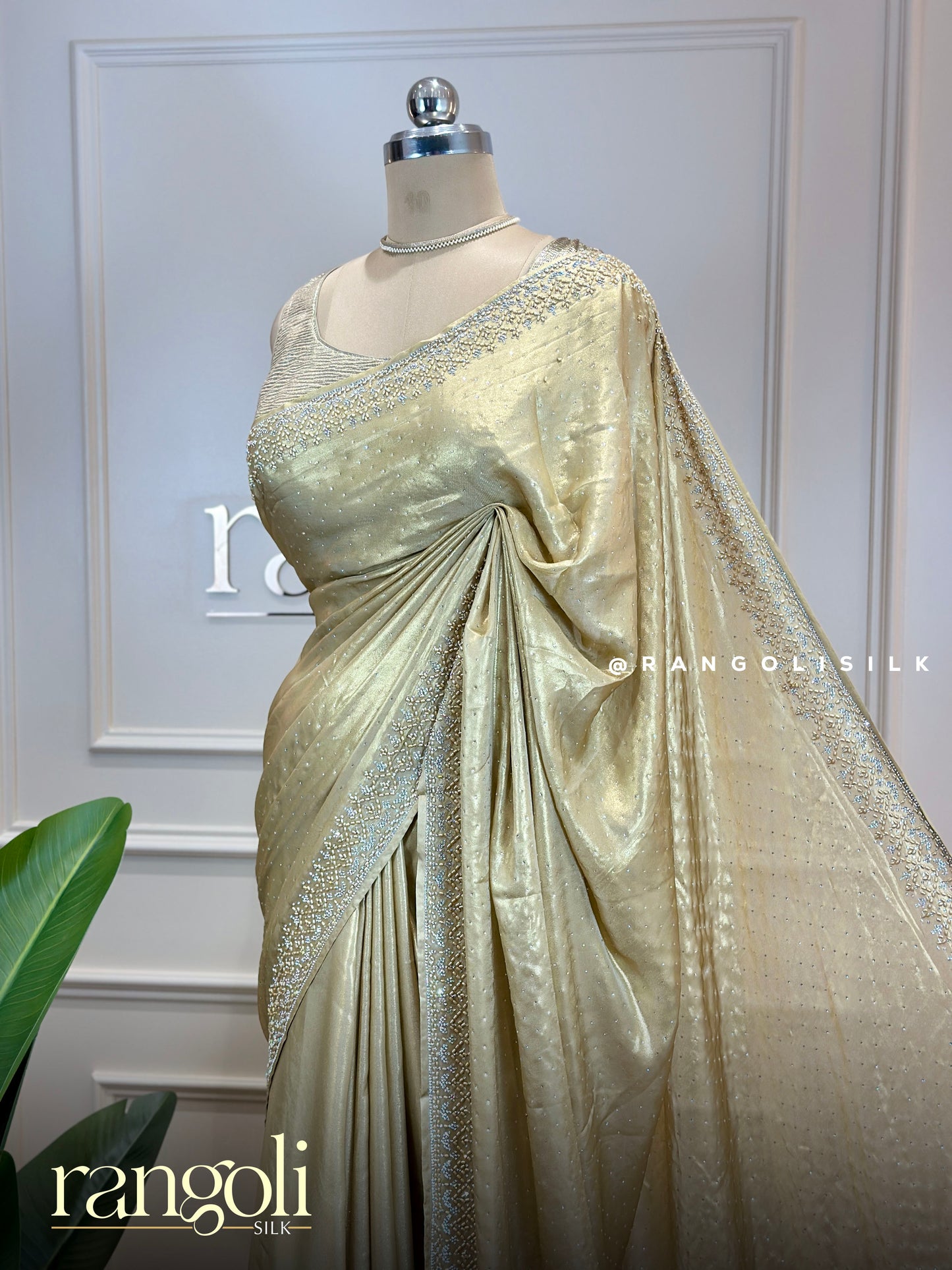 Luxury Designer Saree with Intricate Detailing - Post 762