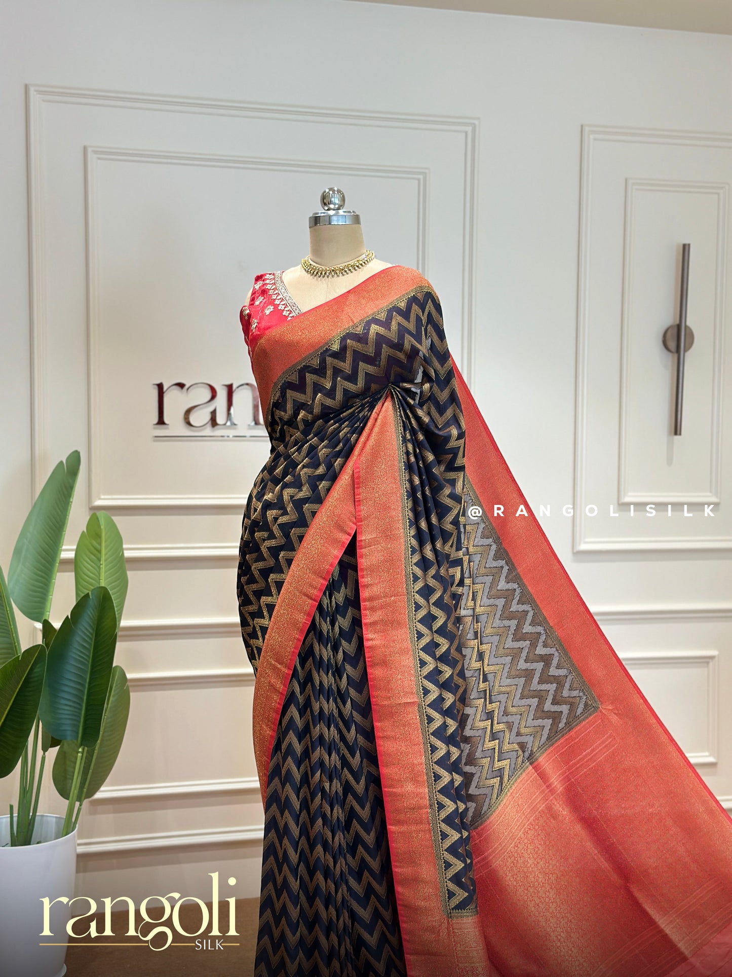 Banaras Saree with Contrast Border and Bold Wavy Pattern - Post 372