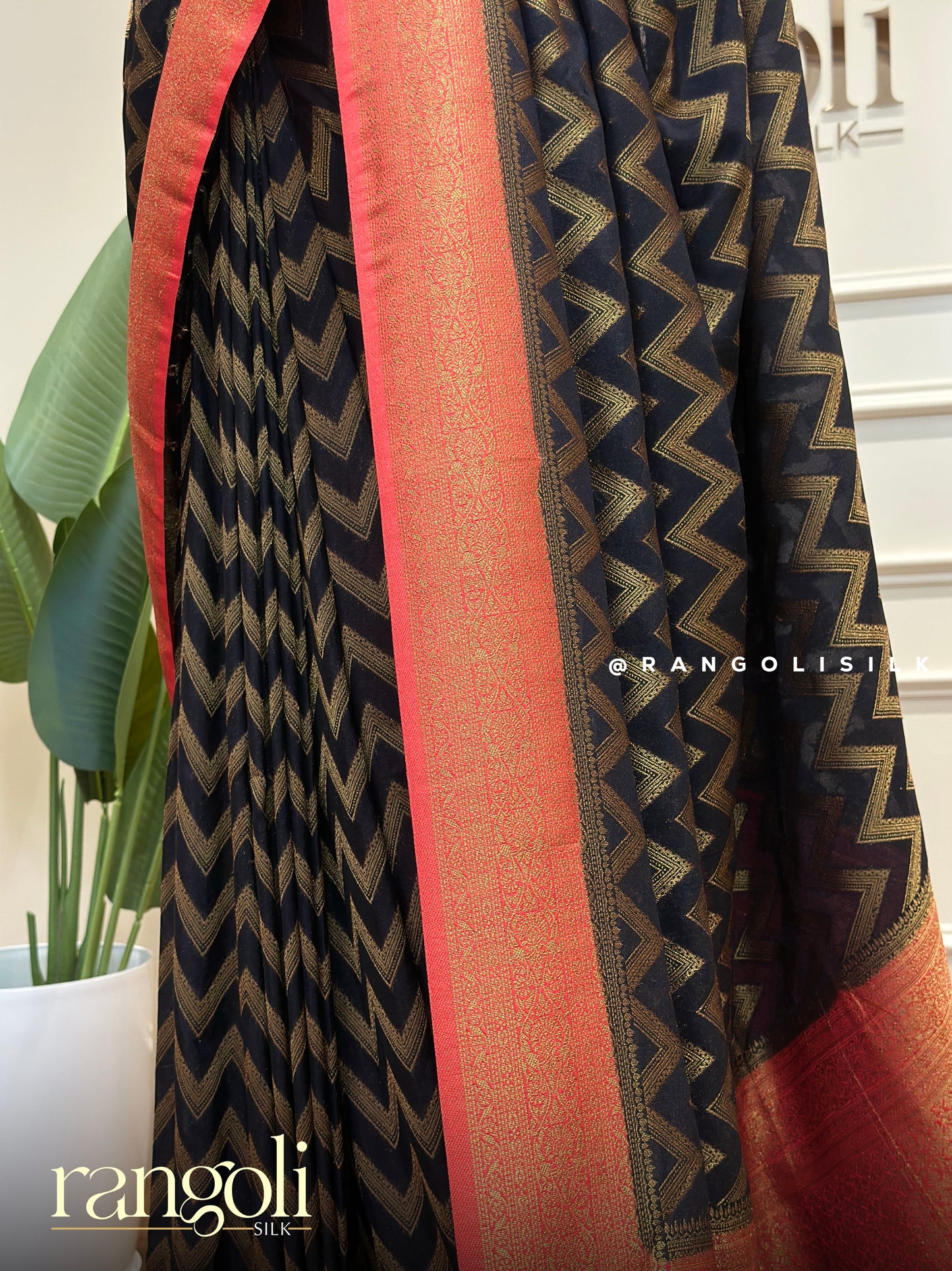 Banaras Saree with Contrast Border and Bold Wavy Pattern - Post 372