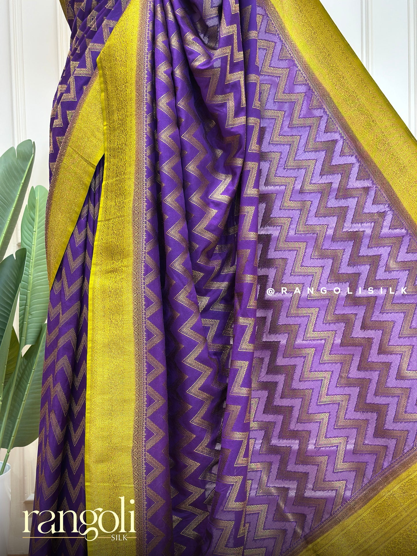 Banaras Saree with Contrast Border and Bold Wavy Pattern - Post 372