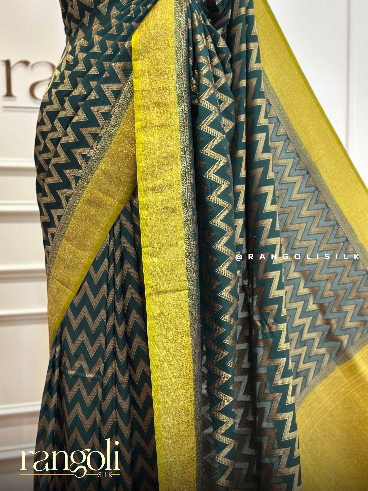 Banaras Saree with Contrast Border and Bold Wavy Pattern - Post 372