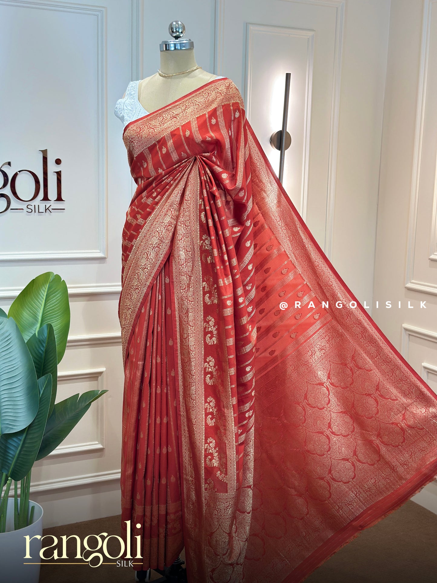 Elegant Banaras Saree with Floral Vine Patterns, Rich Pallu & Woven Border - Post 916