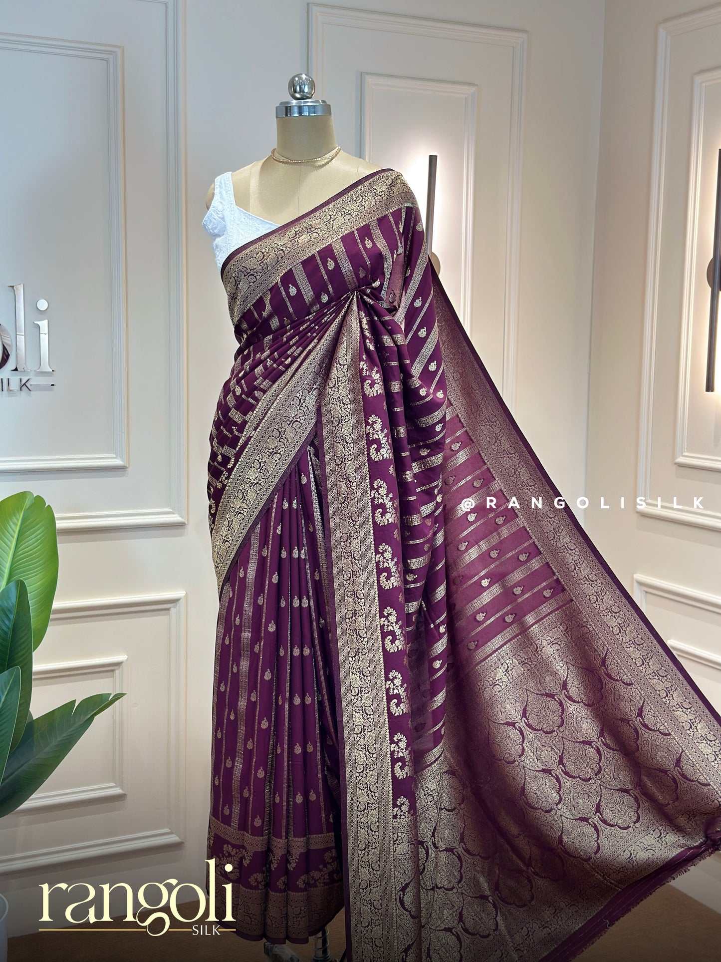Elegant Banaras Saree with Floral Vine Patterns, Rich Pallu & Woven Border - Post 916