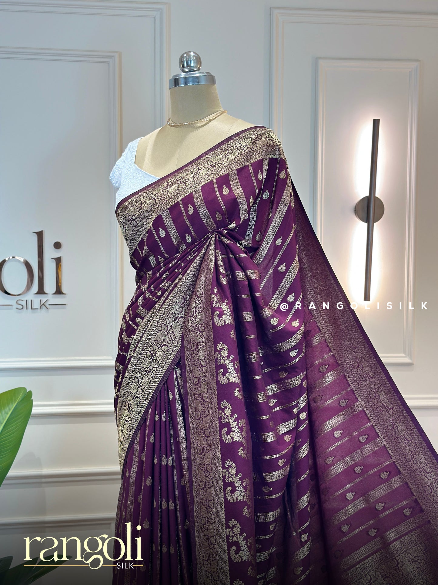 Elegant Banaras Saree with Floral Vine Patterns, Rich Pallu & Woven Border - Post 916