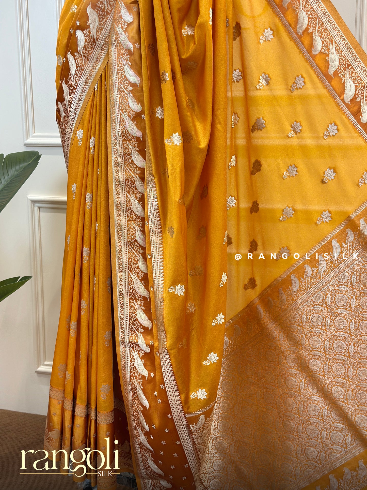 Elegant Banarasi Saree in Luxurious Hues with Woven Detailing - Post 703