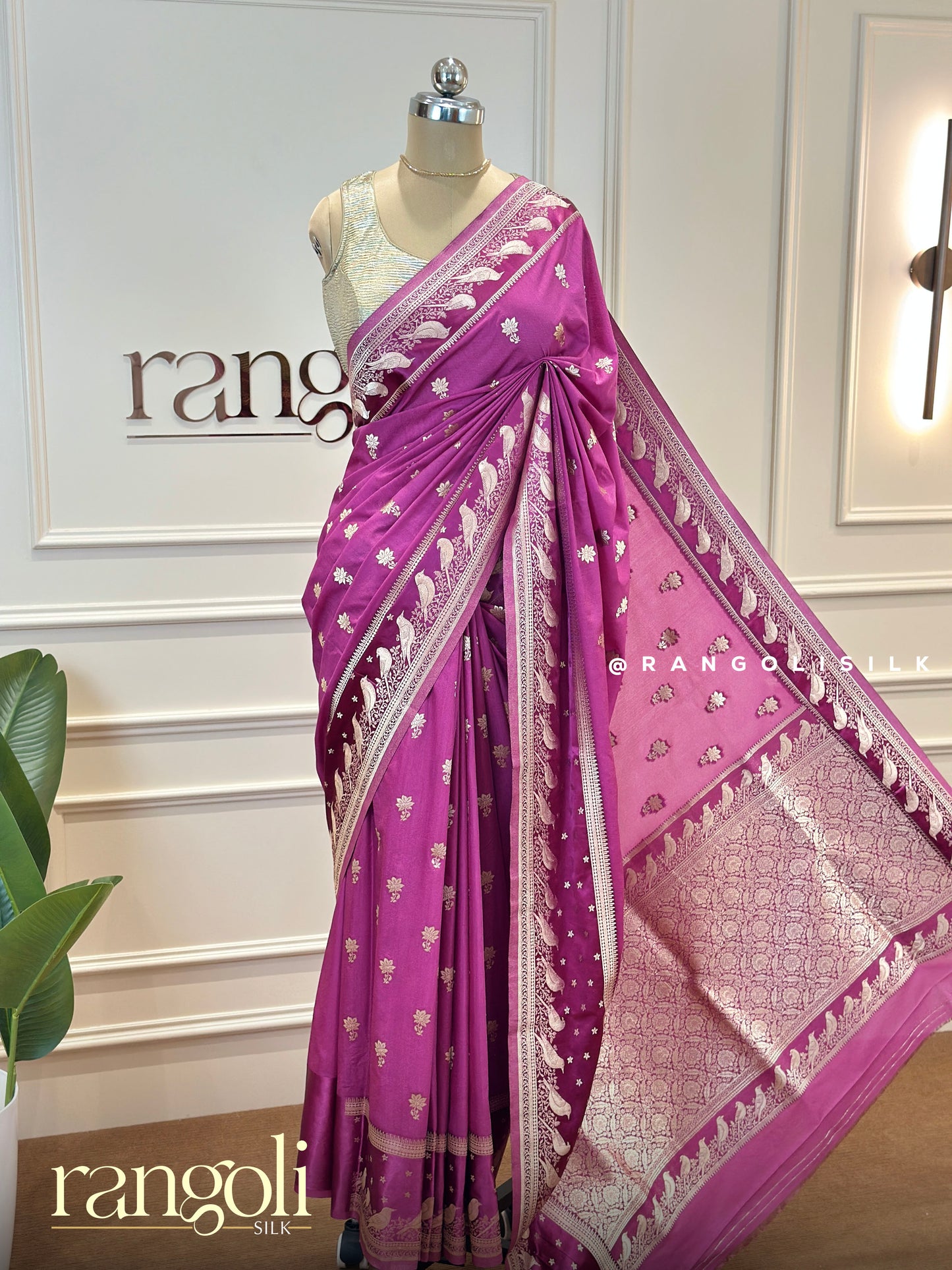 Elegant Banarasi Saree in Luxurious Hues with Woven Detailing - Post 703
