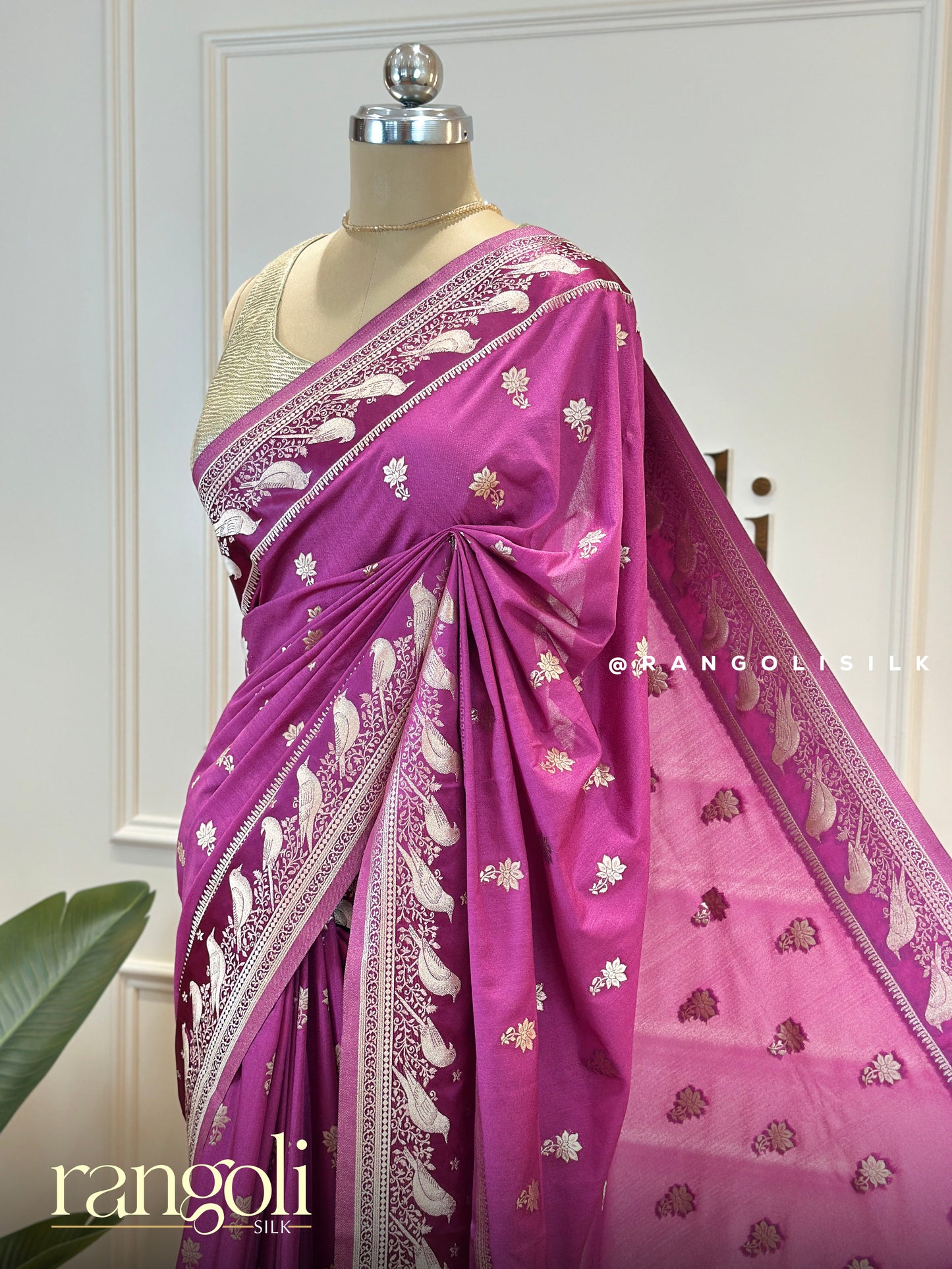 Elegant Banarasi Saree in Luxurious Hues with Woven Detailing - Post 703