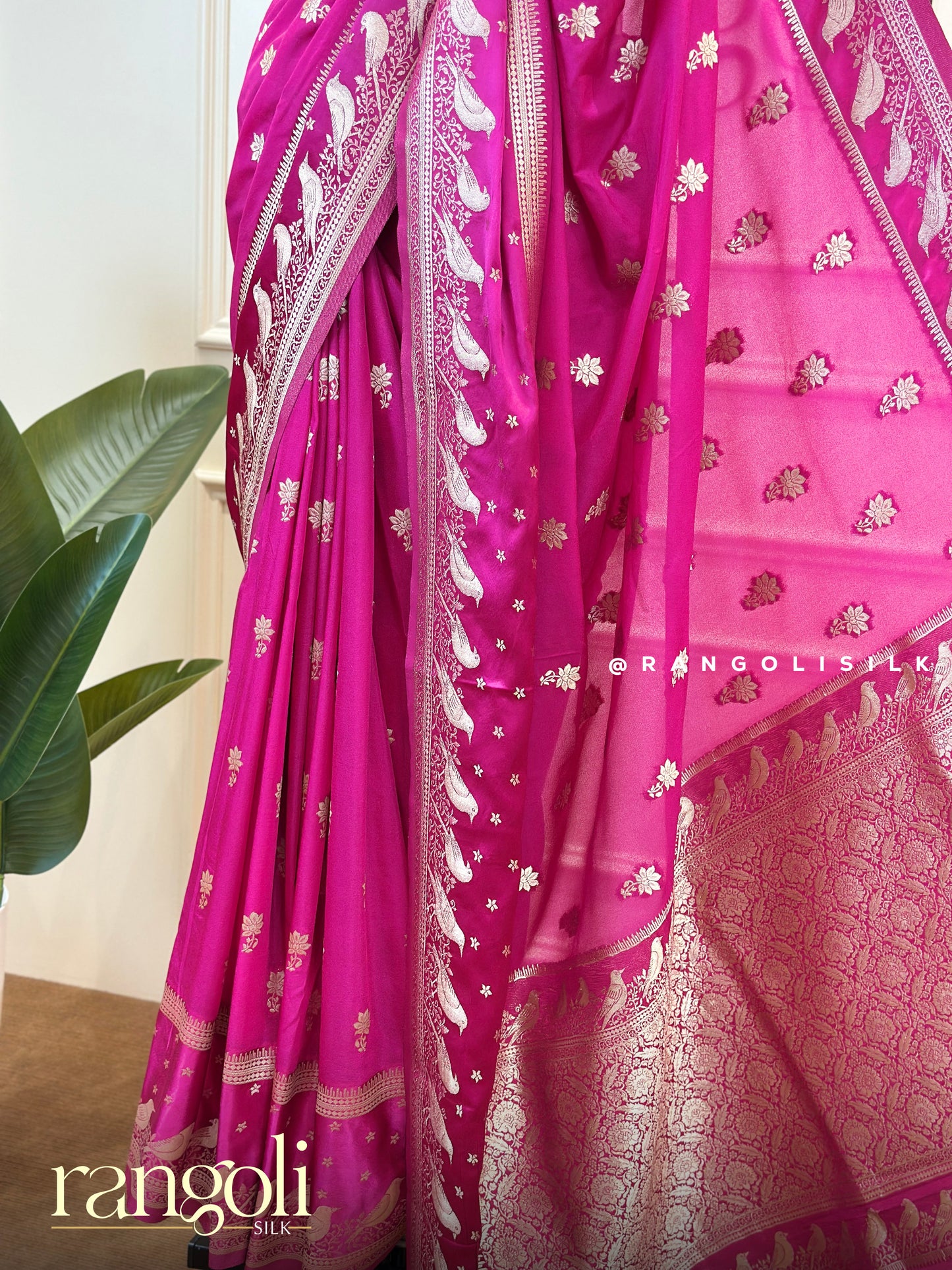Elegant Banarasi Saree in Luxurious Hues with Woven Detailing - Post 703