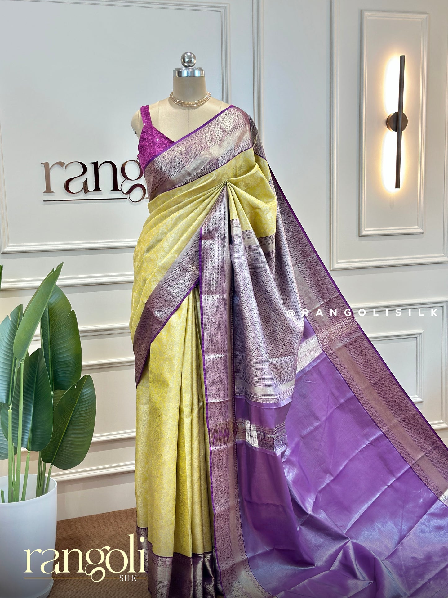 Kanjivaram Silk Saree in Striking Contrast Shades with Zari Detailing - Post 479