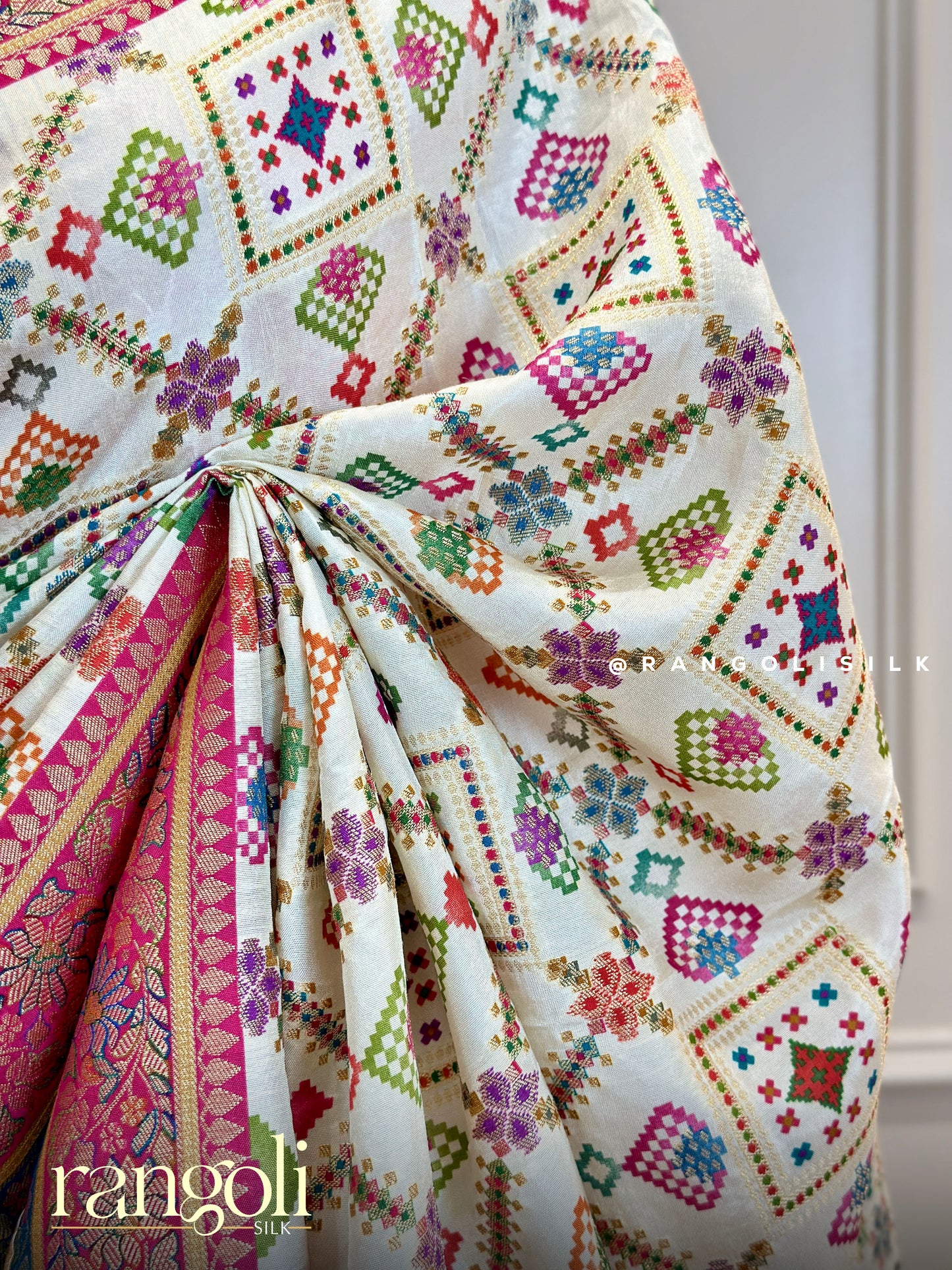 Ivory Banarasi Saree with Multicolour Motifs, Pink Border & Zari Pallu - Post 702