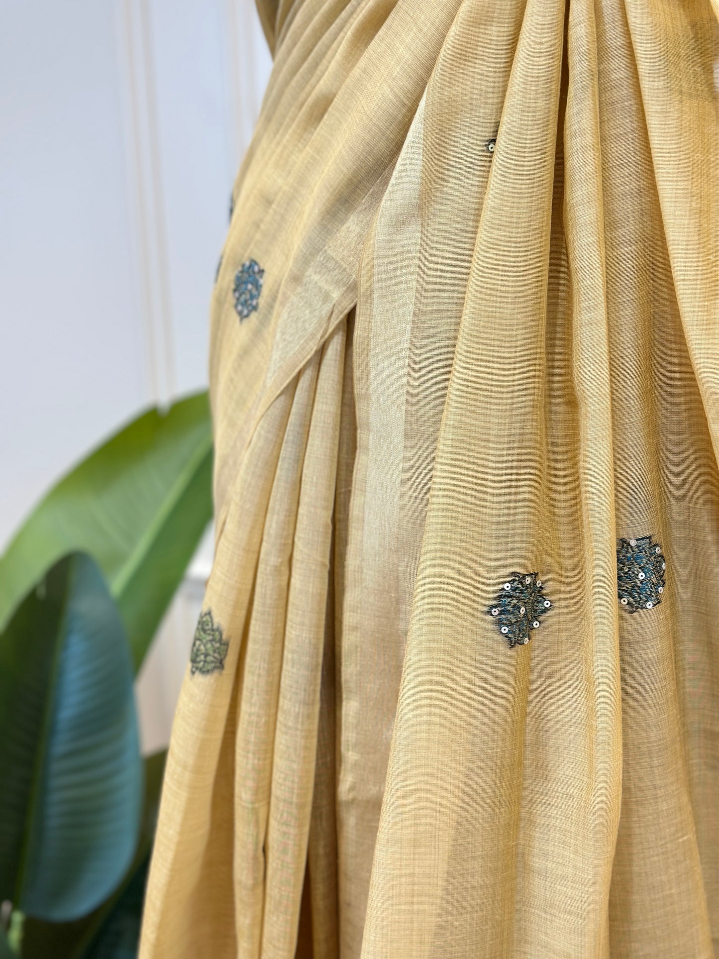 Elegant Cotton Saree with Floral Embroidery & Delicate Buti Design - Post 775