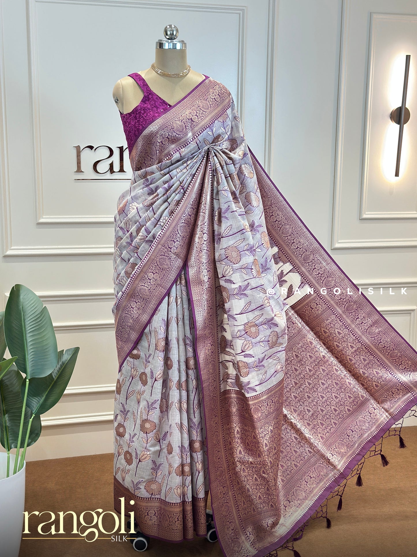 Elegant Cotton Saree with Floral Motifs & Rich Zari Border - Post 699