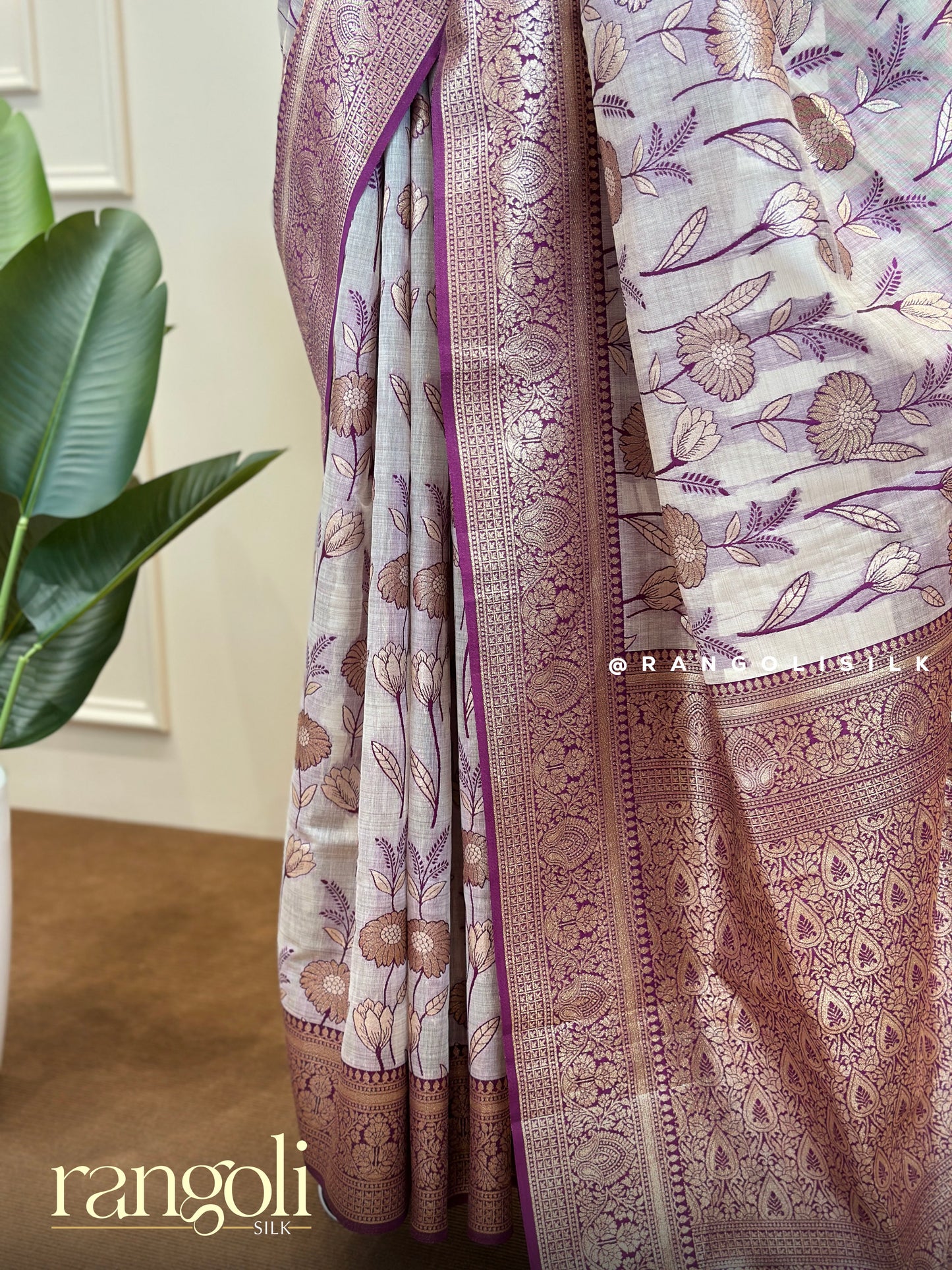 Elegant Cotton Saree with Floral Motifs & Rich Zari Border - Post 699
