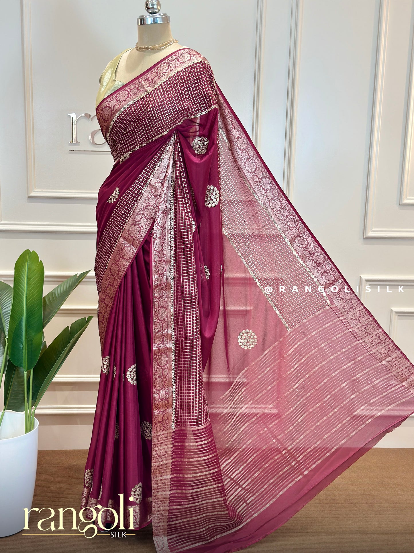 Elegant Crepe Silk Saree for Festive Occasions - Post 605