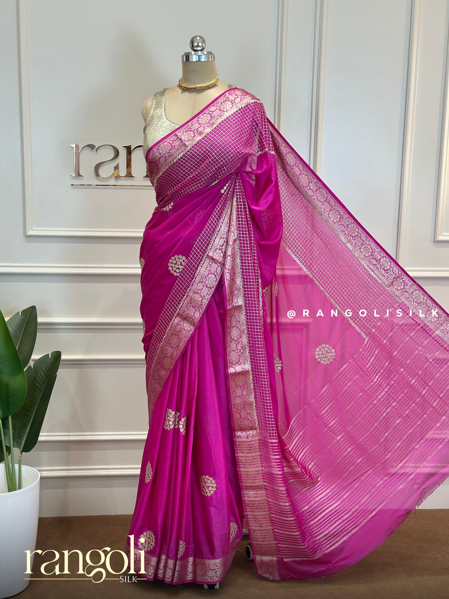 Elegant Crepe Silk Saree for Festive Occasions - Post 605