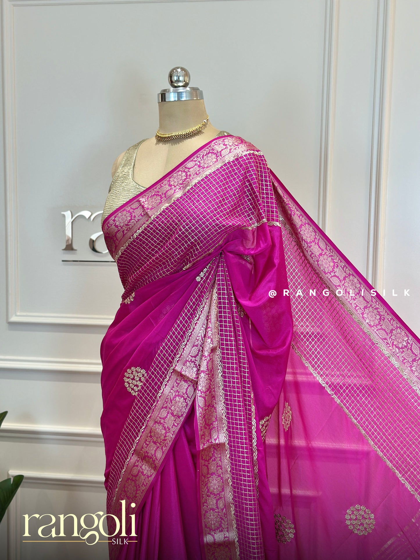 Elegant Crepe Silk Saree for Festive Occasions - Post 605