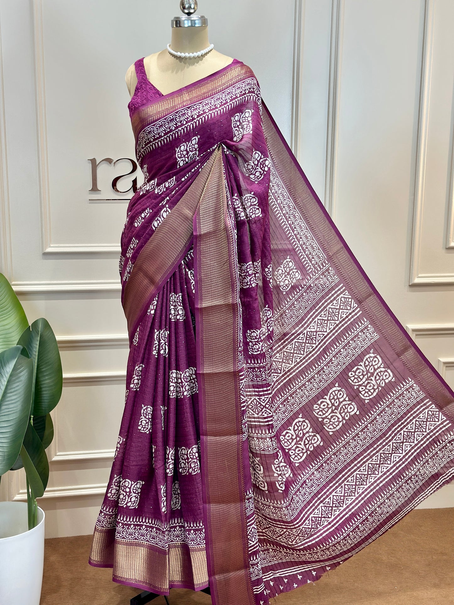 Premium Dola Silk Synthetic Sarees - Post 778